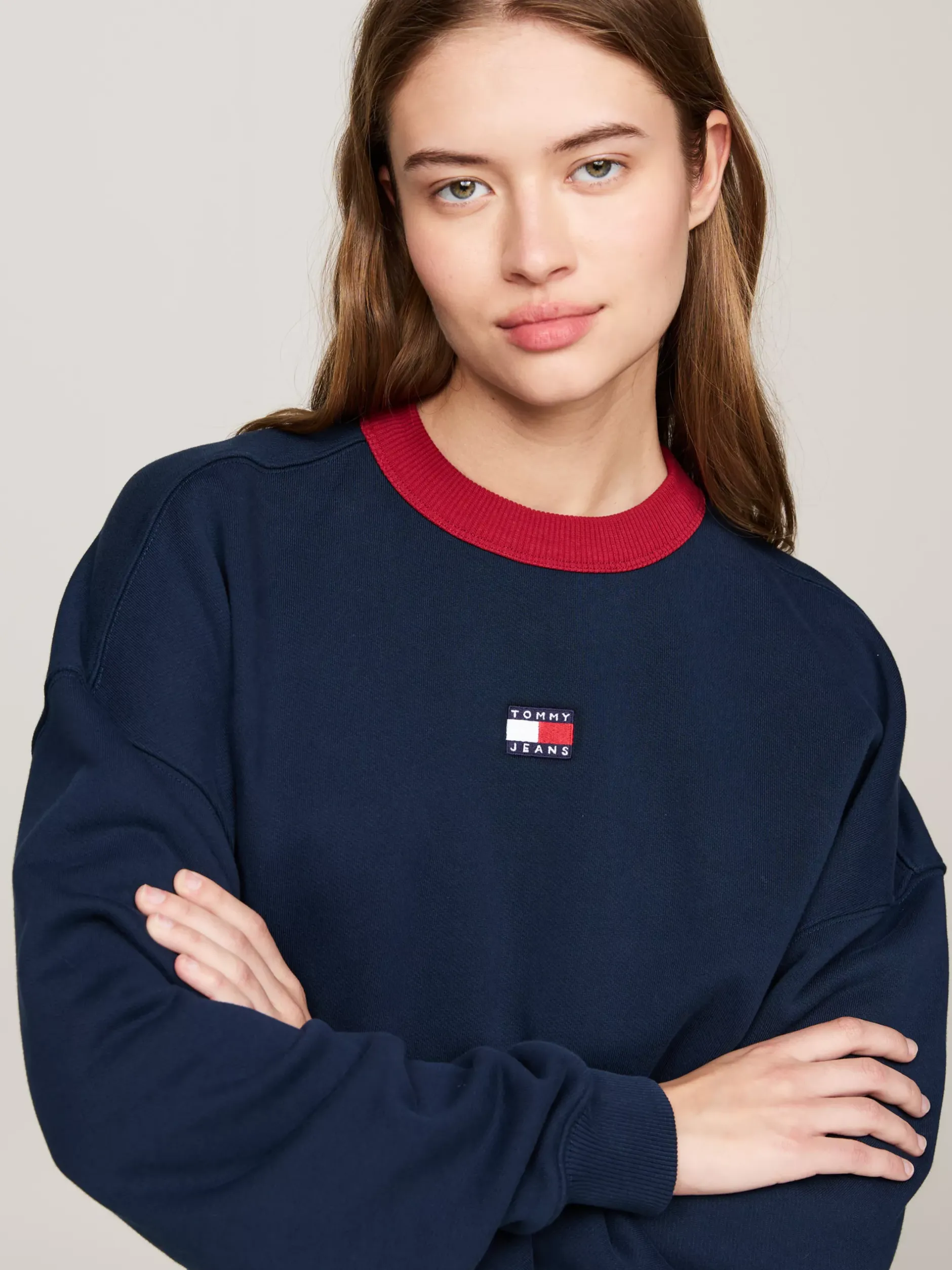 Bluzy Dresowe & Z Kapturem*Tommy Hilfiger Bluza O Skróconym Luźnym Kroju Z Naszywką Tommy DARK NIGHT NAVY