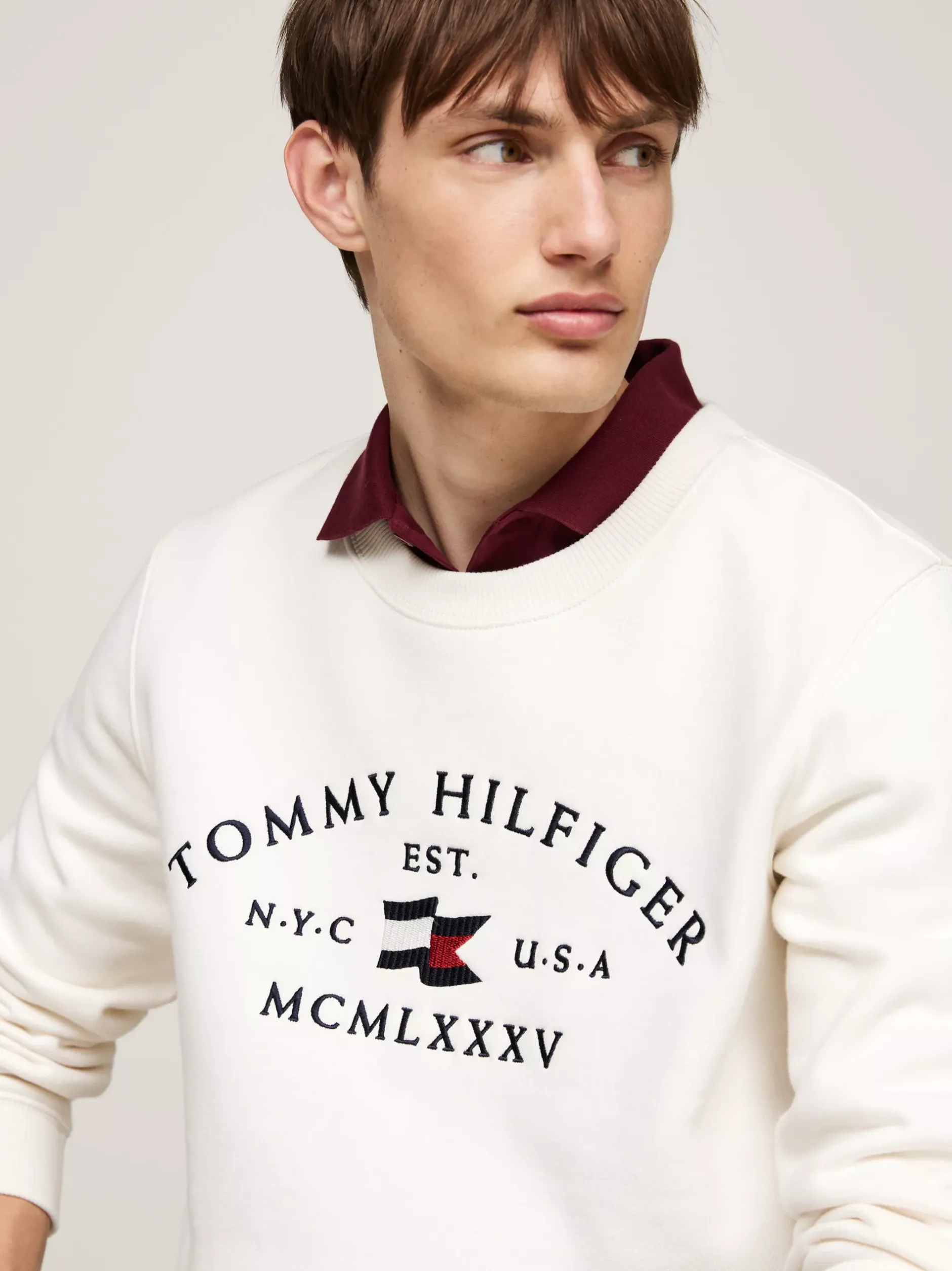 Bluzy Dresowe & Z Kapturem*Tommy Hilfiger Bluza Z Okrągłym Dekoltem I Wyszywanym Logo IVORY PETAL