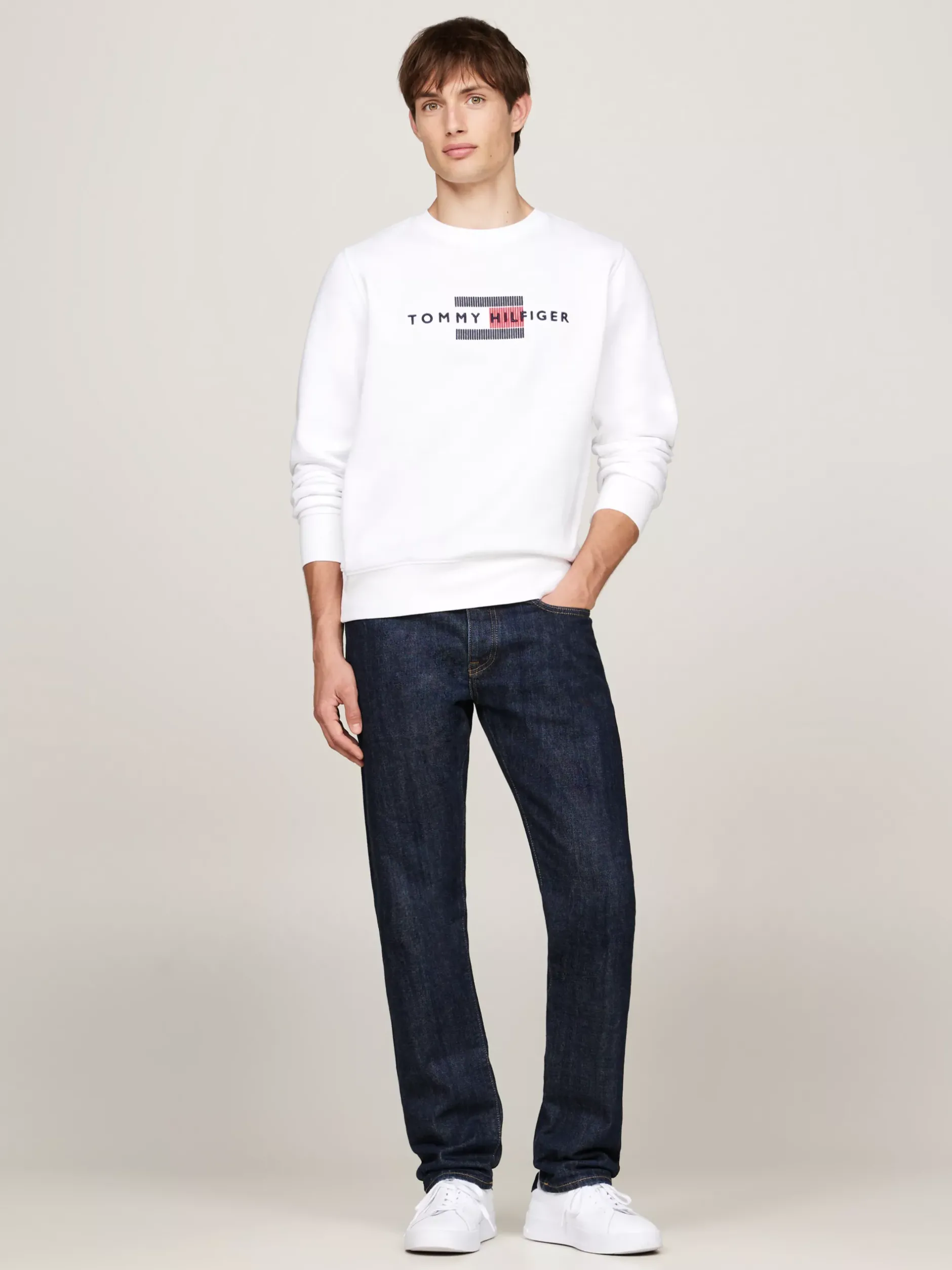 Bluzy Dresowe & Z Kapturem*Tommy Hilfiger Bluza Z Okrągłym Dekoltem I Wyszywanym Logo WHITE