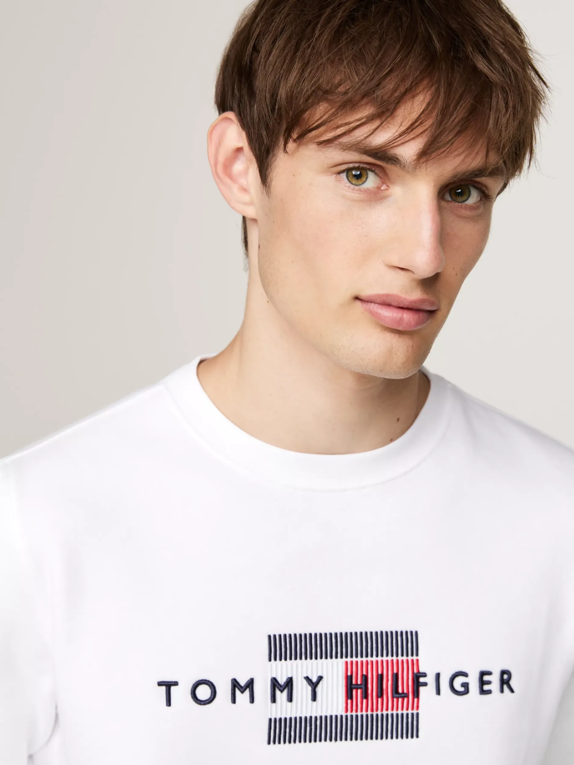 Bluzy Dresowe & Z Kapturem*Tommy Hilfiger Bluza Z Okrągłym Dekoltem I Wyszywanym Logo WHITE