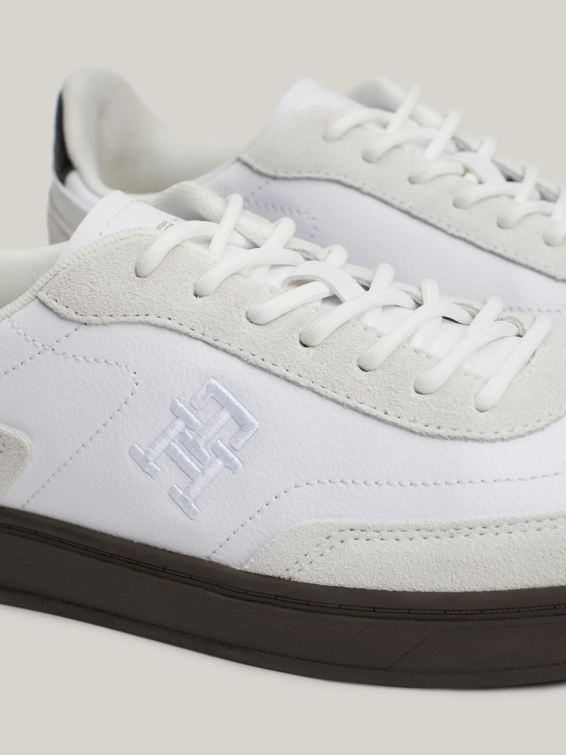 Sneakersy*Tommy Hilfiger Buty Sportowe Heritage Z Zamszu WHITE