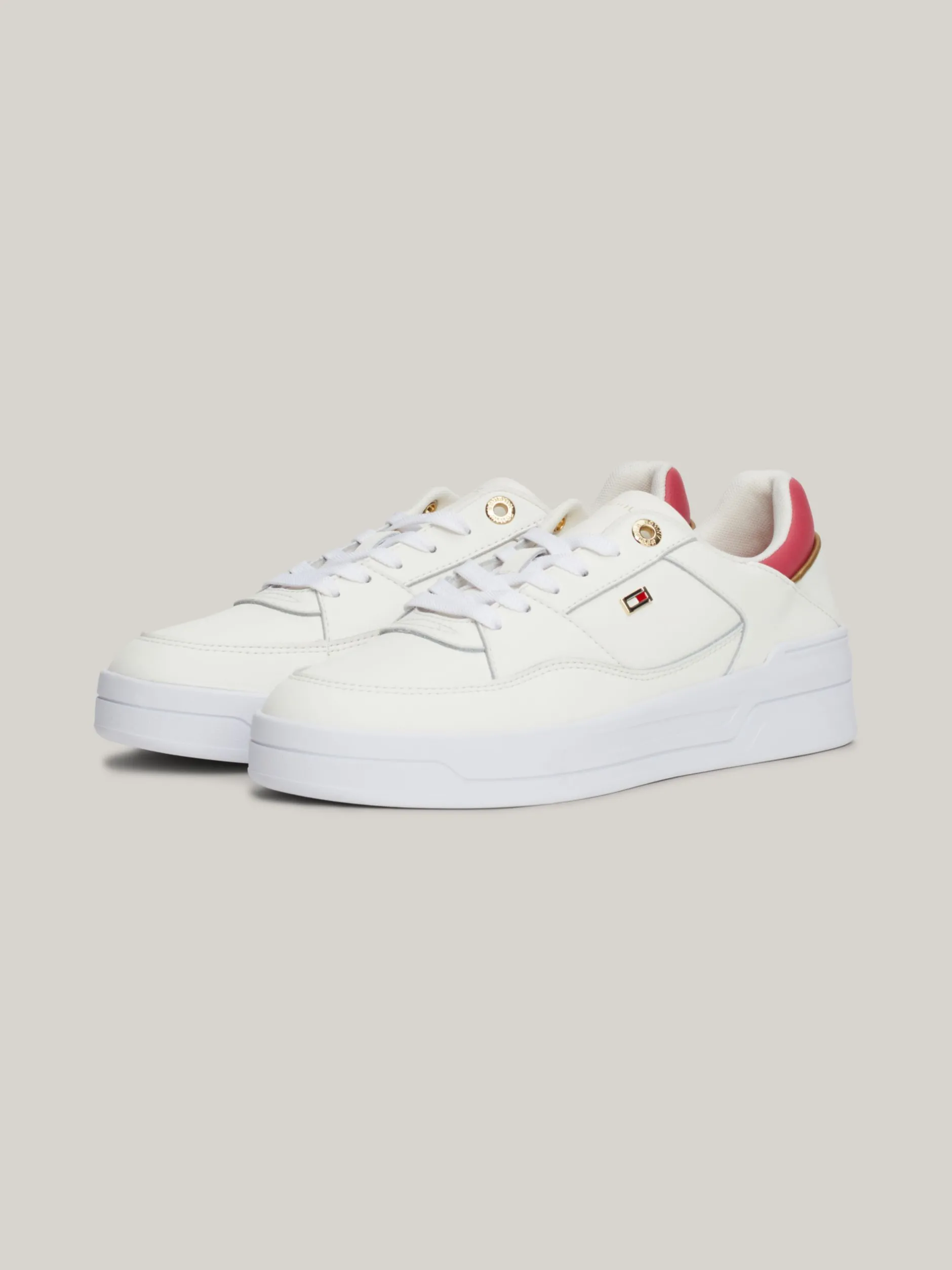 Sneakersy*Tommy Hilfiger Buty Sportowe Z Emaliowaną Flagą ANCIENT WHITE/HERITAGE PINK