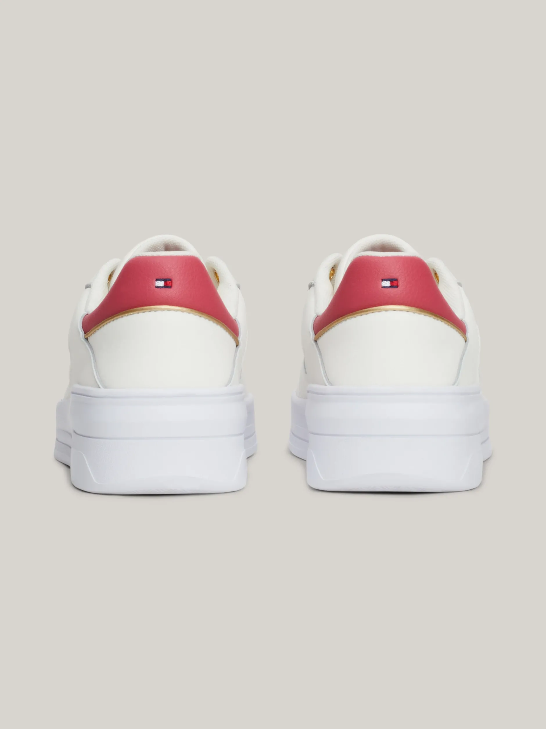 Sneakersy*Tommy Hilfiger Buty Sportowe Z Emaliowaną Flagą ANCIENT WHITE/HERITAGE PINK