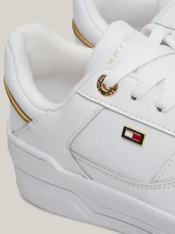Sneakersy*Tommy Hilfiger Buty Sportowe Z Emaliowaną Flagą WHITE