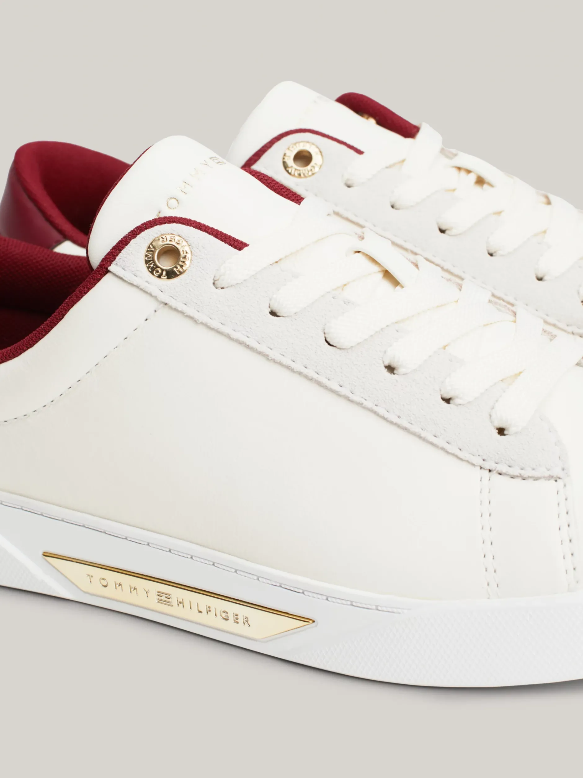 Sneakersy*Tommy Hilfiger Buty Sportowe Z Metalowymi Elementami ANCIENT WHITE