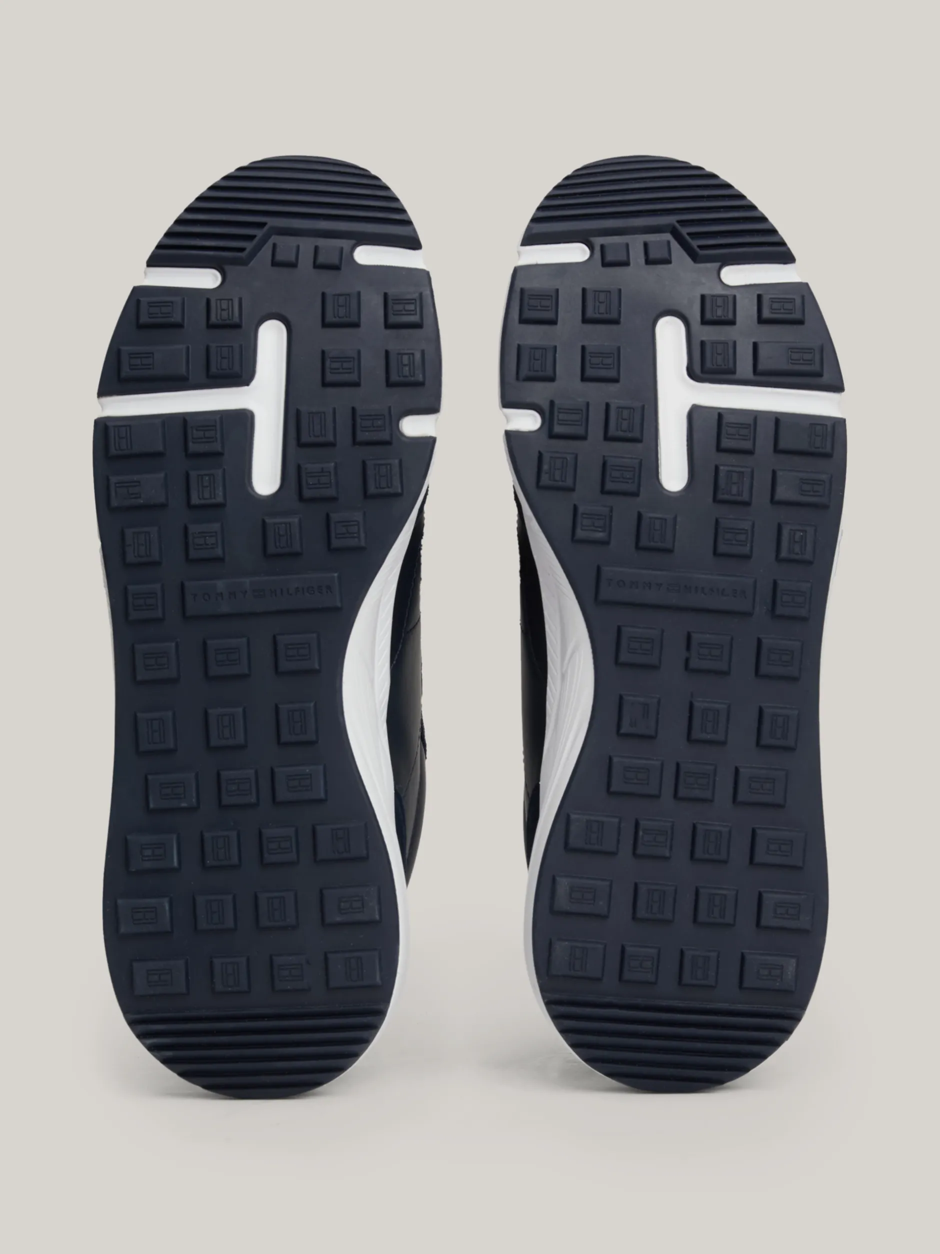 Sneakersy*Tommy Hilfiger Buty Sportowe Z Zamszu O Mieszanej Fakturze DESERT SKY