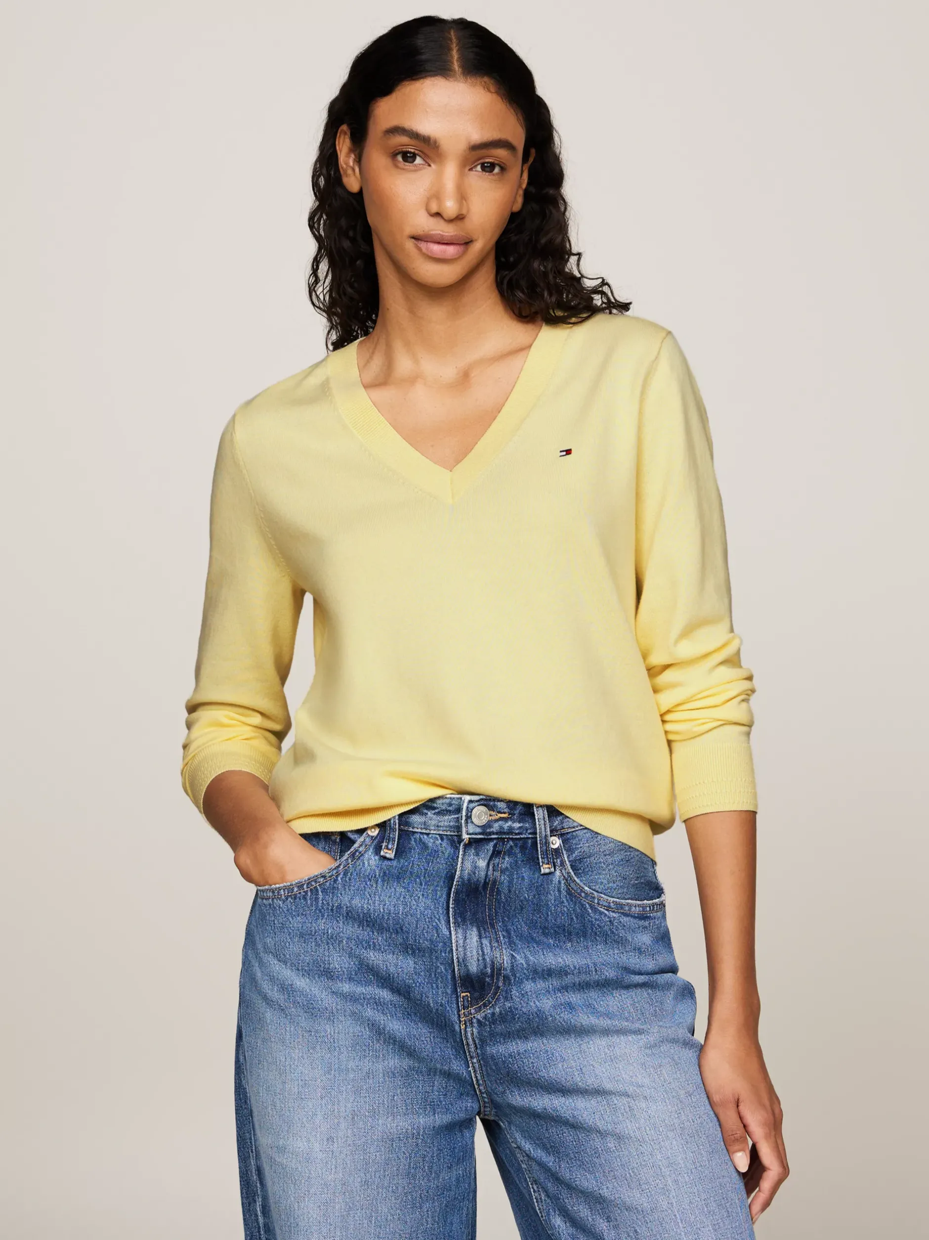 Swetry|Dzianina*Tommy Hilfiger Dżersejowy Sweter Z Dekoltem W Szpic LEMON ZEST