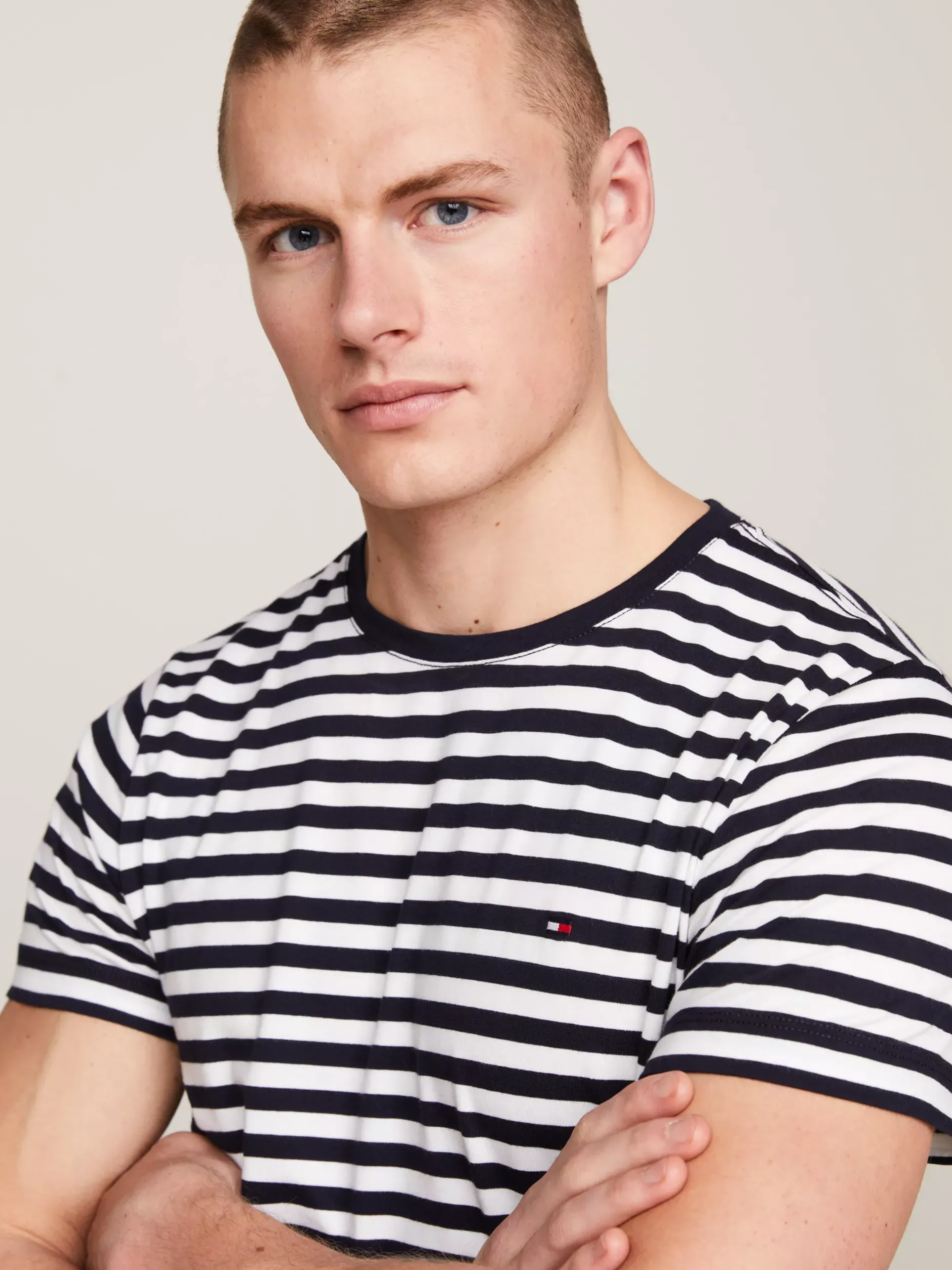 T-Shirty*Tommy Hilfiger Elastyczny T-shirt O Bardzo Wąskim Kroju DESERT SKY/WHITE