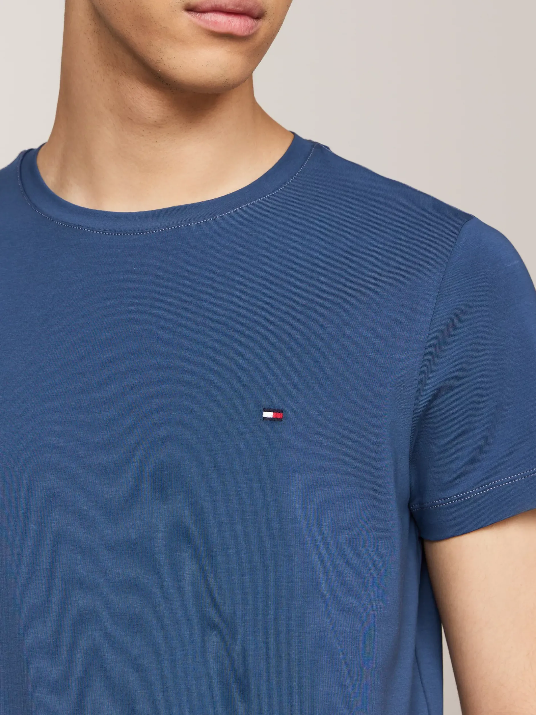 T-Shirty*Tommy Hilfiger Elastyczny T-shirt O Bardzo Wąskim Kroju AEGEAN SEA