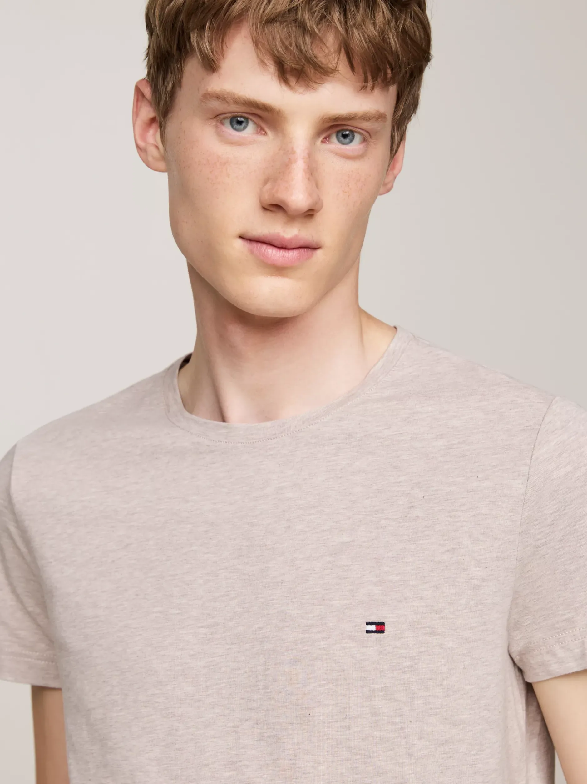 T-Shirty*Tommy Hilfiger Elastyczny T-shirt O Bardzo Wąskim Kroju HEATHERED PEBBLE