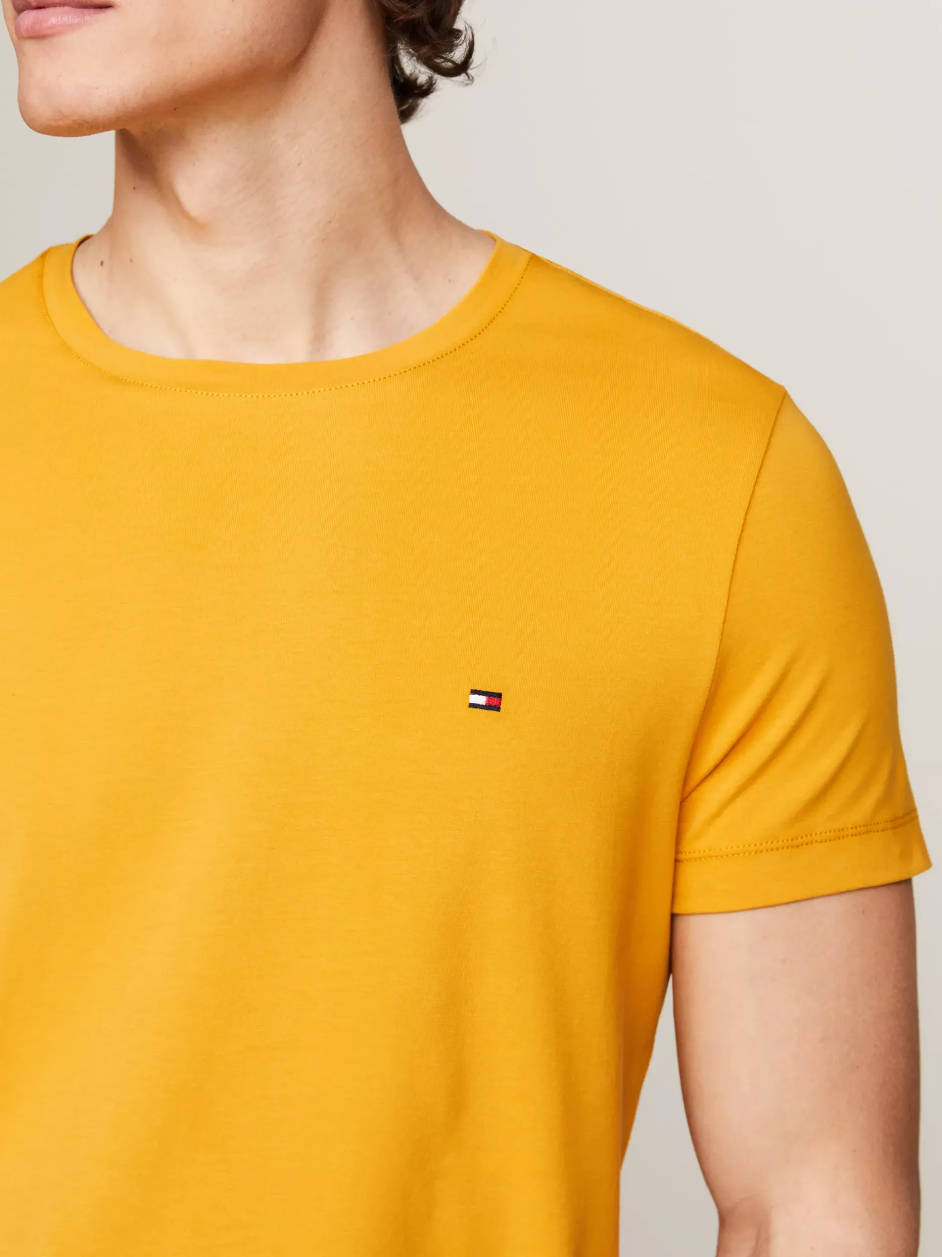 T-Shirty*Tommy Hilfiger Elastyczny T-shirt O Bardzo Wąskim Kroju CITY YELLOW