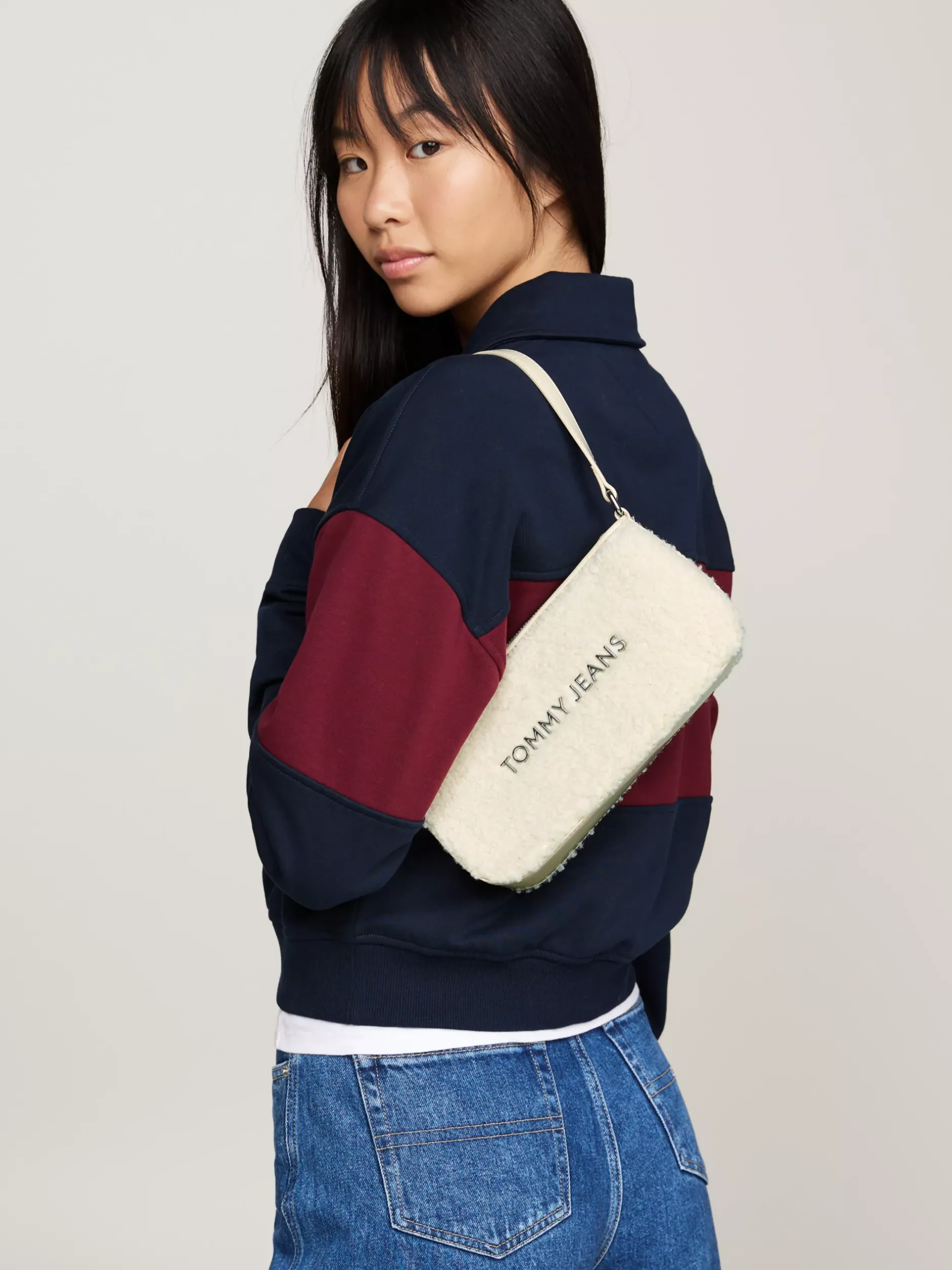 Torby Na Ramię*Tommy Hilfiger Futerkowa Torebka Na Ramię Essential Z Logo NEWSPRINT