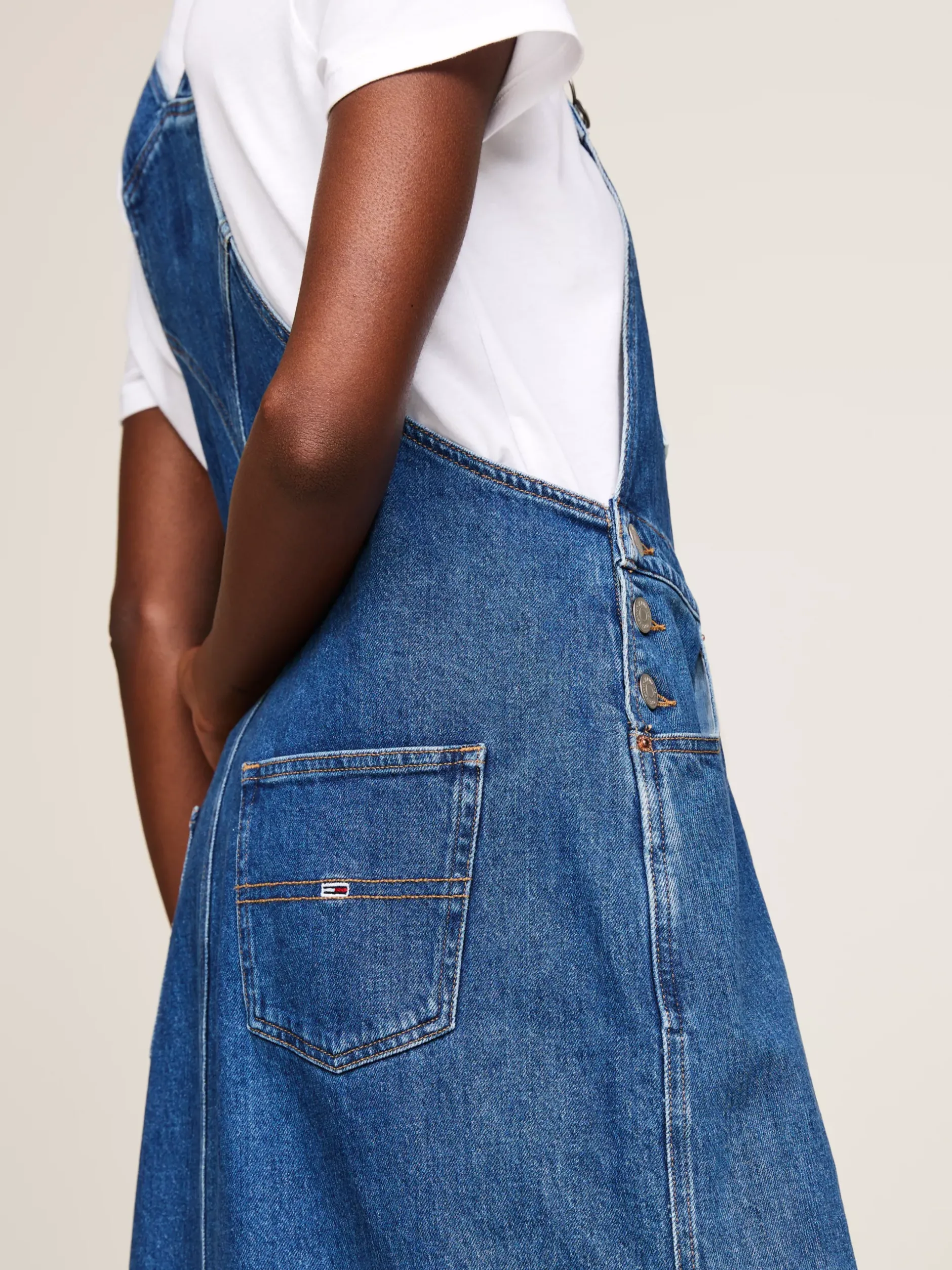 Sukienki*Tommy Hilfiger Jeansowa Sukienka Ogrodniczka O Długości Midi DENIM MEDIUM