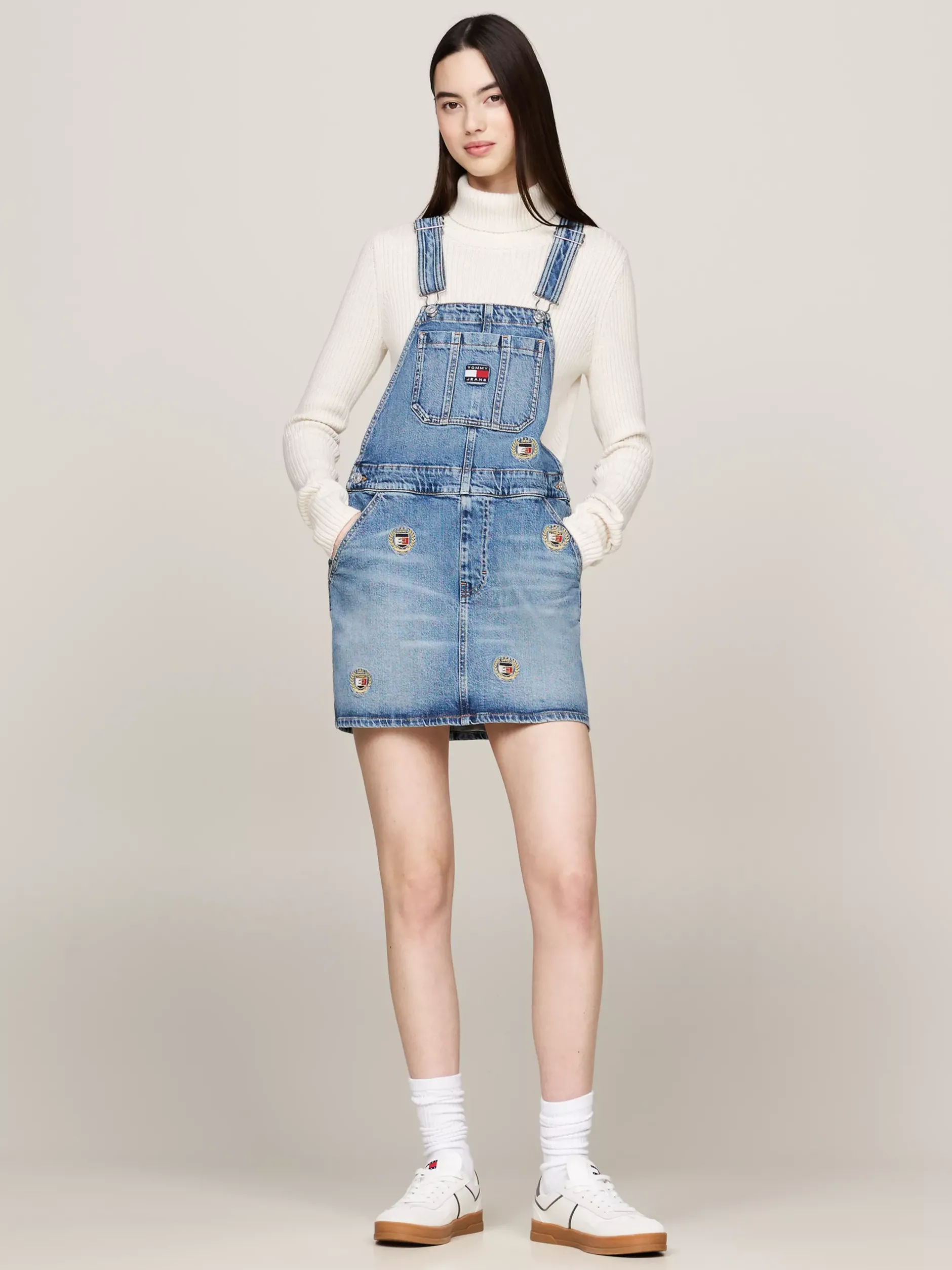 Sukienki*Tommy Hilfiger Jeansowa Sukienka Ogrodniczka Z Haftem DENIM MEDIUM