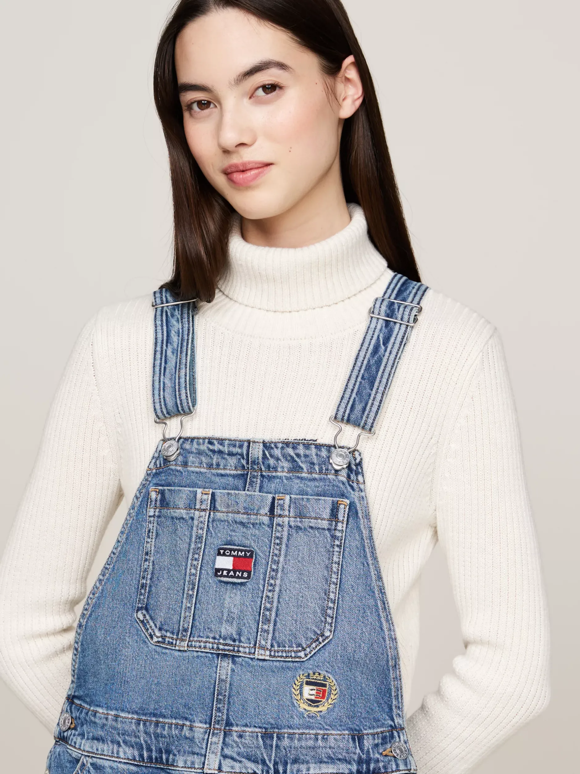 Sukienki*Tommy Hilfiger Jeansowa Sukienka Ogrodniczka Z Haftem DENIM MEDIUM