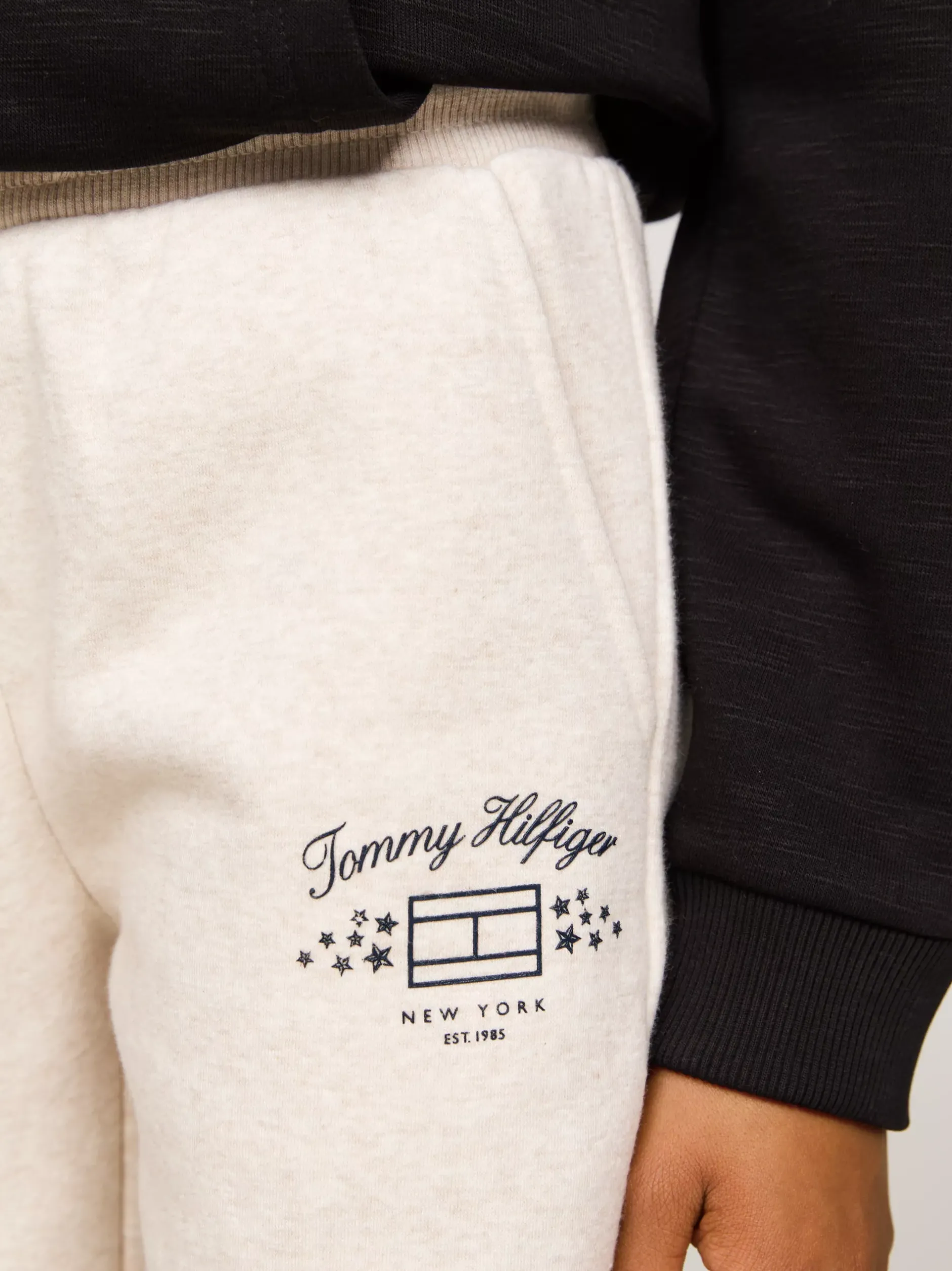 Spodnie, Szorty I Spódnice*Tommy Hilfiger Joggery Z Fakturą I Nadrukiem Z Logo HEATHERED OAT
