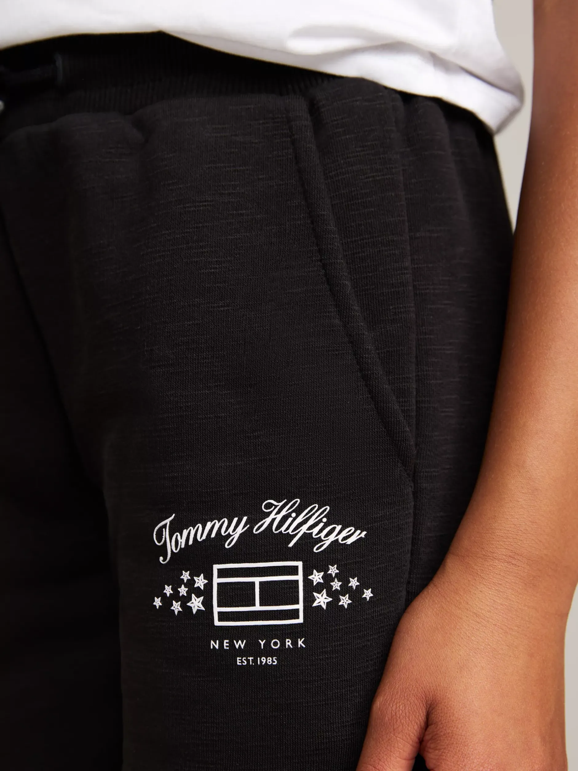 Spodnie, Szorty I Spódnice*Tommy Hilfiger Joggery Z Fakturą I Nadrukiem Z Logo BLACK