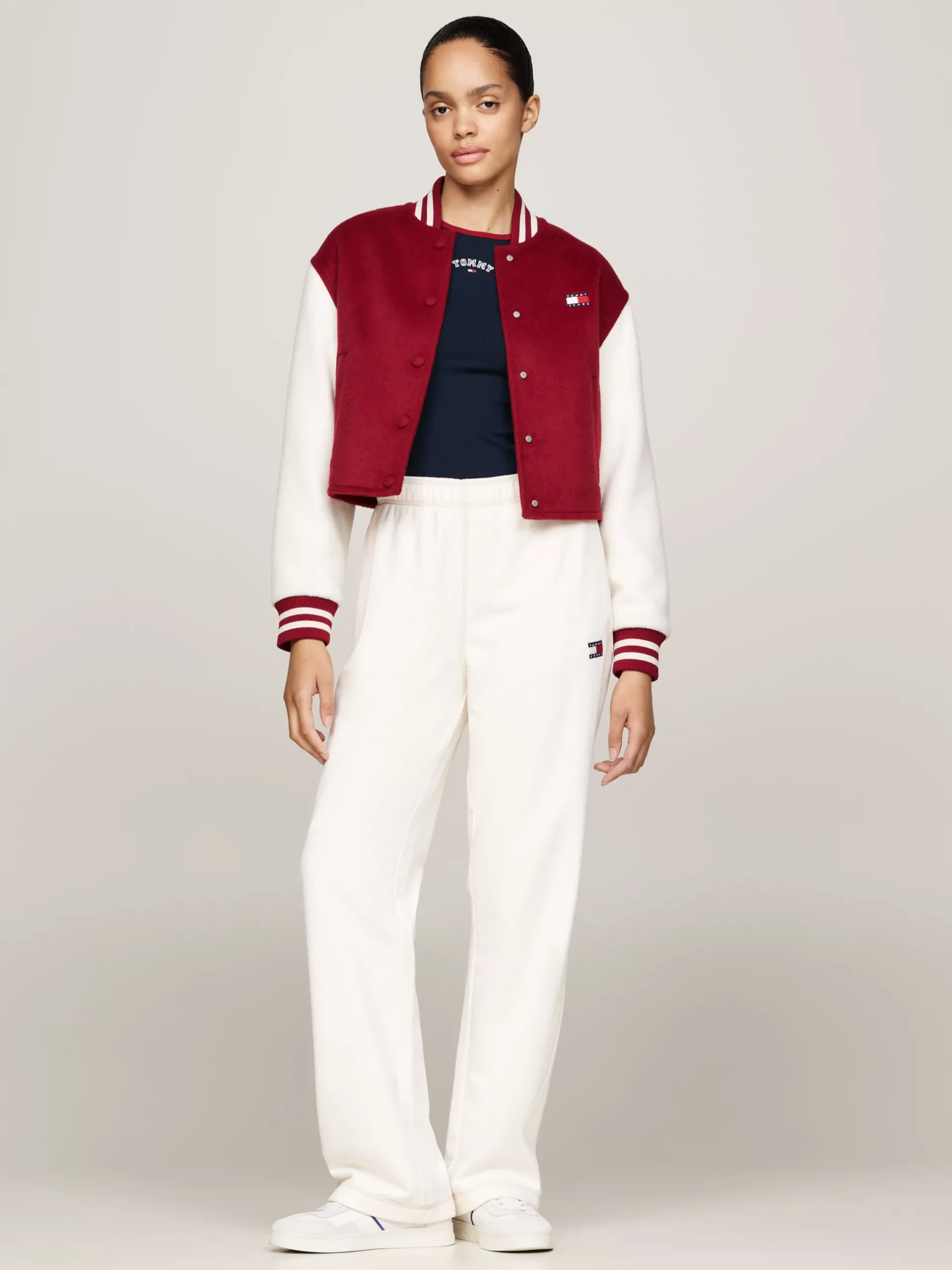Spodnie*Tommy Hilfiger Joggery Z Ozdobnym Stębnowaniem I Naszywką ANCIENT WHITE