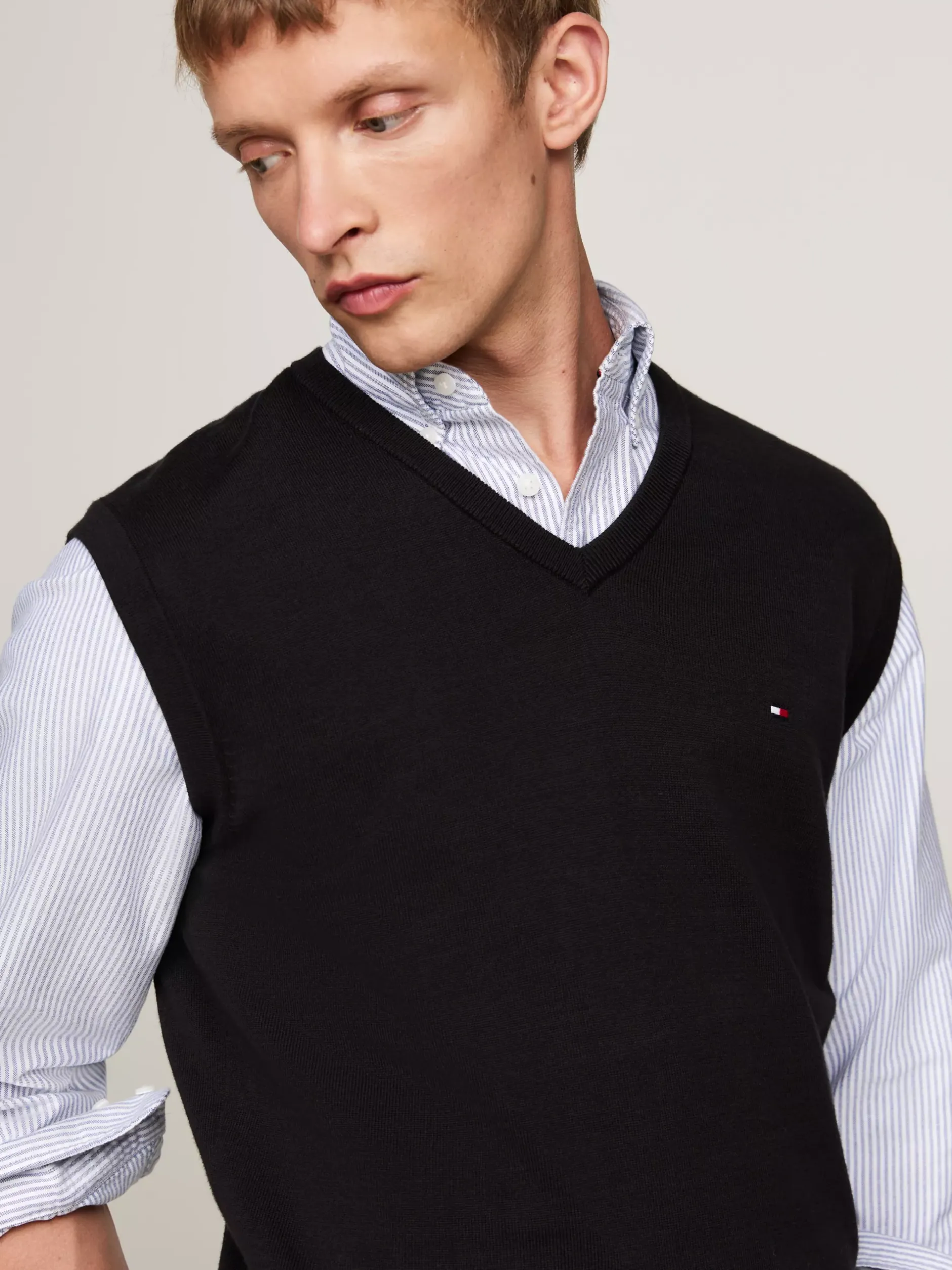 Dzianina*Tommy Hilfiger Kamizelka Z Dekoltem W Szpic I Flagą BLACK