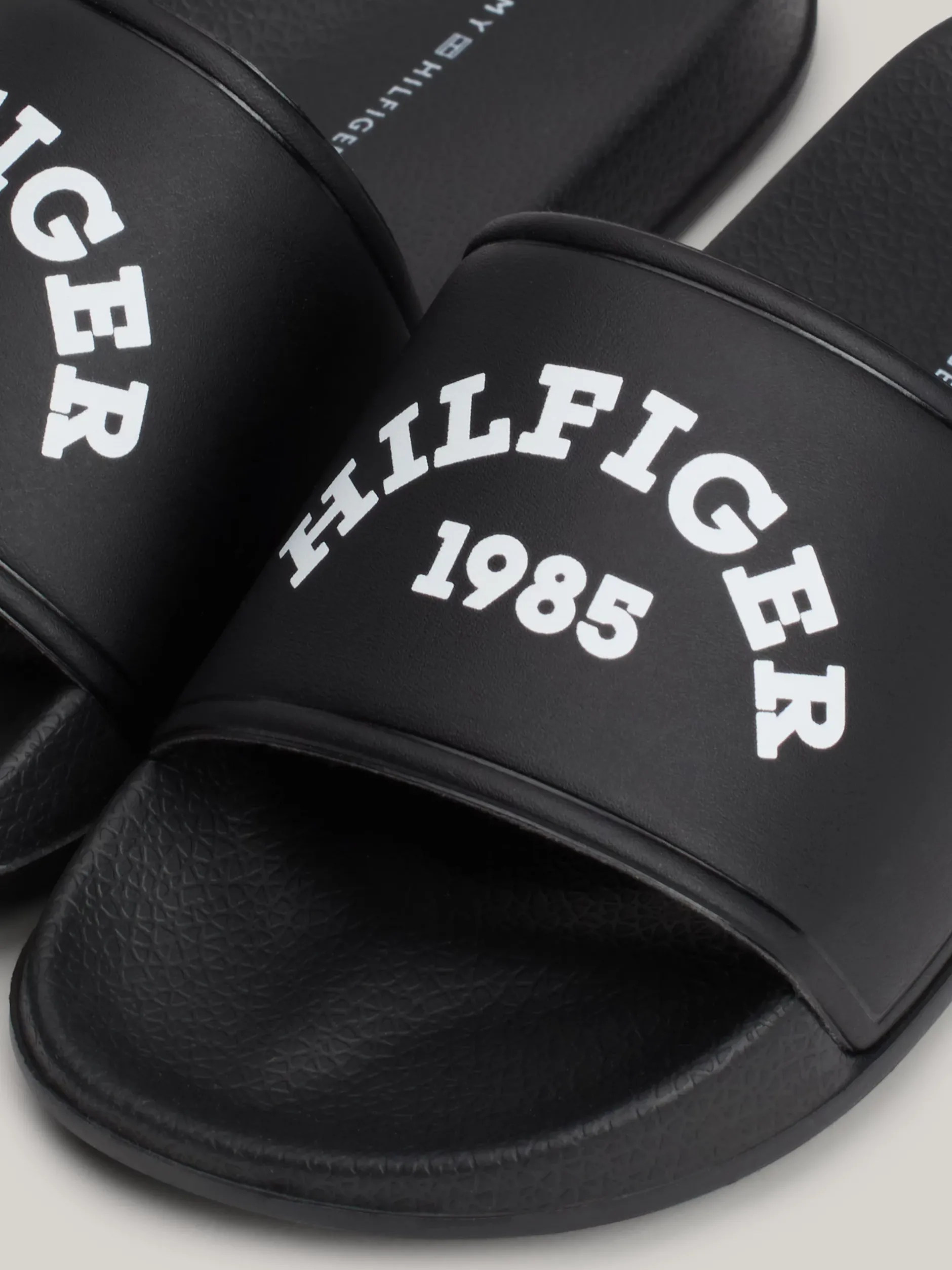 Obuwie I Akcesoria*Tommy Hilfiger Klapki Basenowe Z Półokrągłym Logo BLACK
