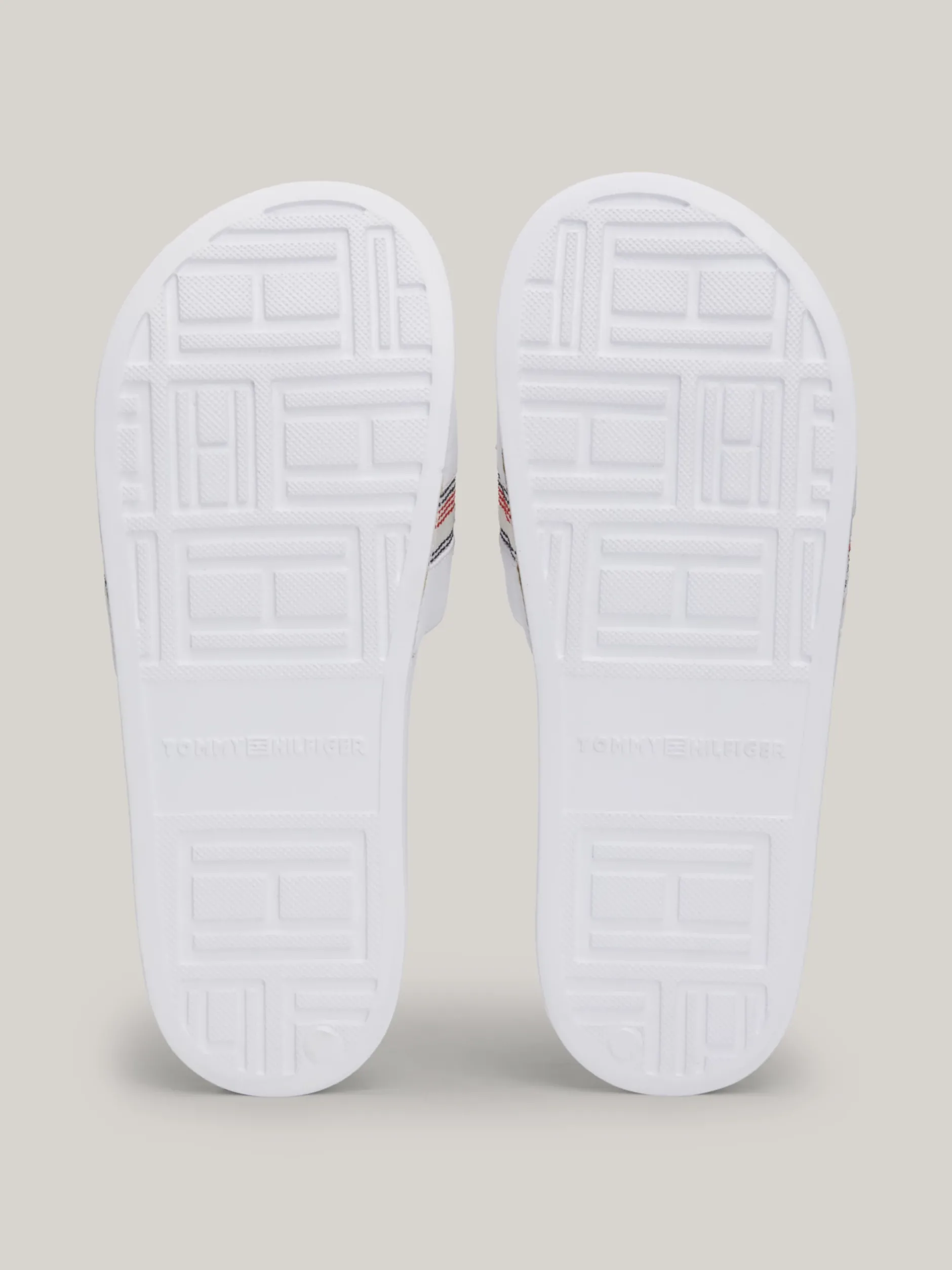 Sandały*Tommy Hilfiger Klapki Na Basen Z Ozdobnym Stębnowaniem WHITE