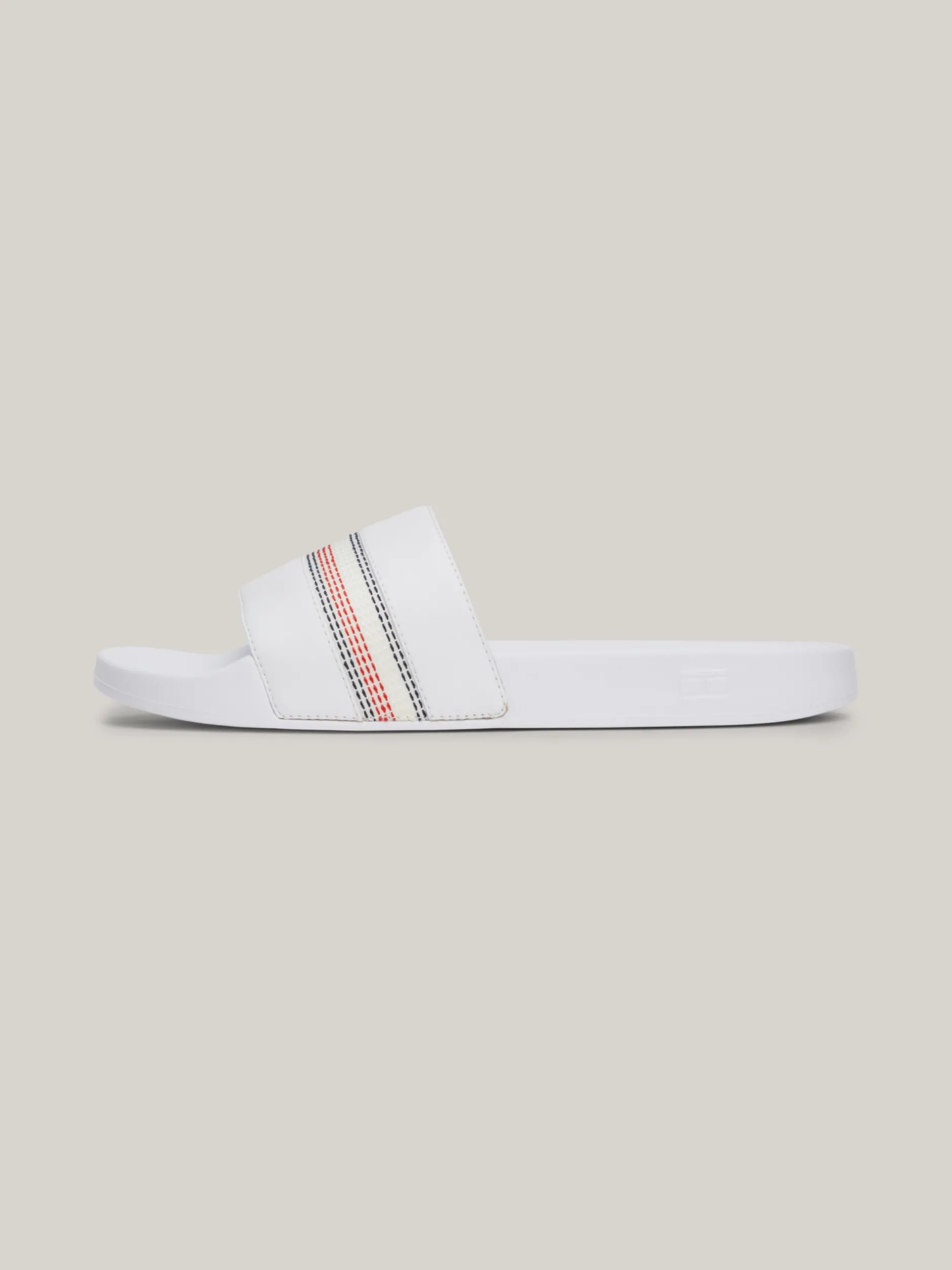 Sandały*Tommy Hilfiger Klapki Na Basen Z Ozdobnym Stębnowaniem WHITE