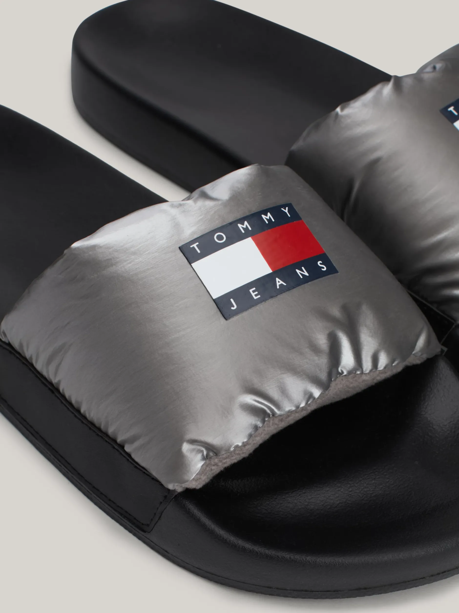 Sandały*Tommy Hilfiger Klapki Z Metalicznym Paskiem SILVER
