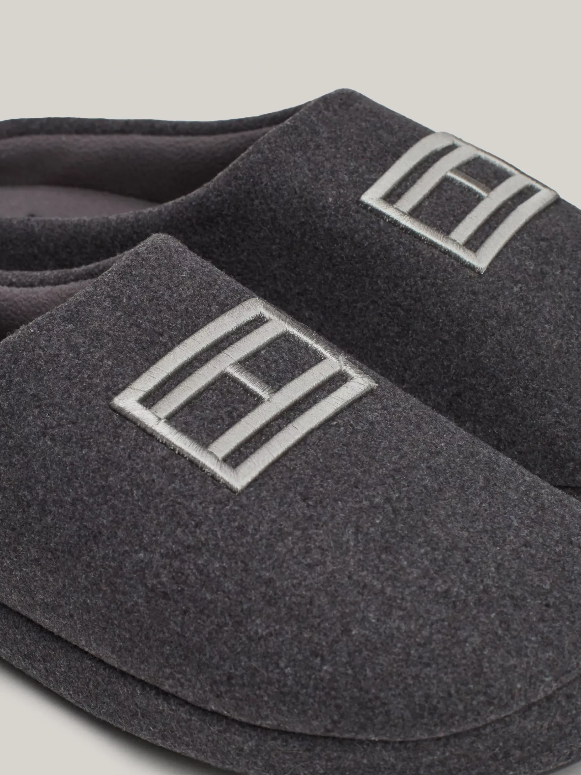 Buty Casual*Tommy Hilfiger Klapki Z Wyhaftowaną Flagą DARK ASH