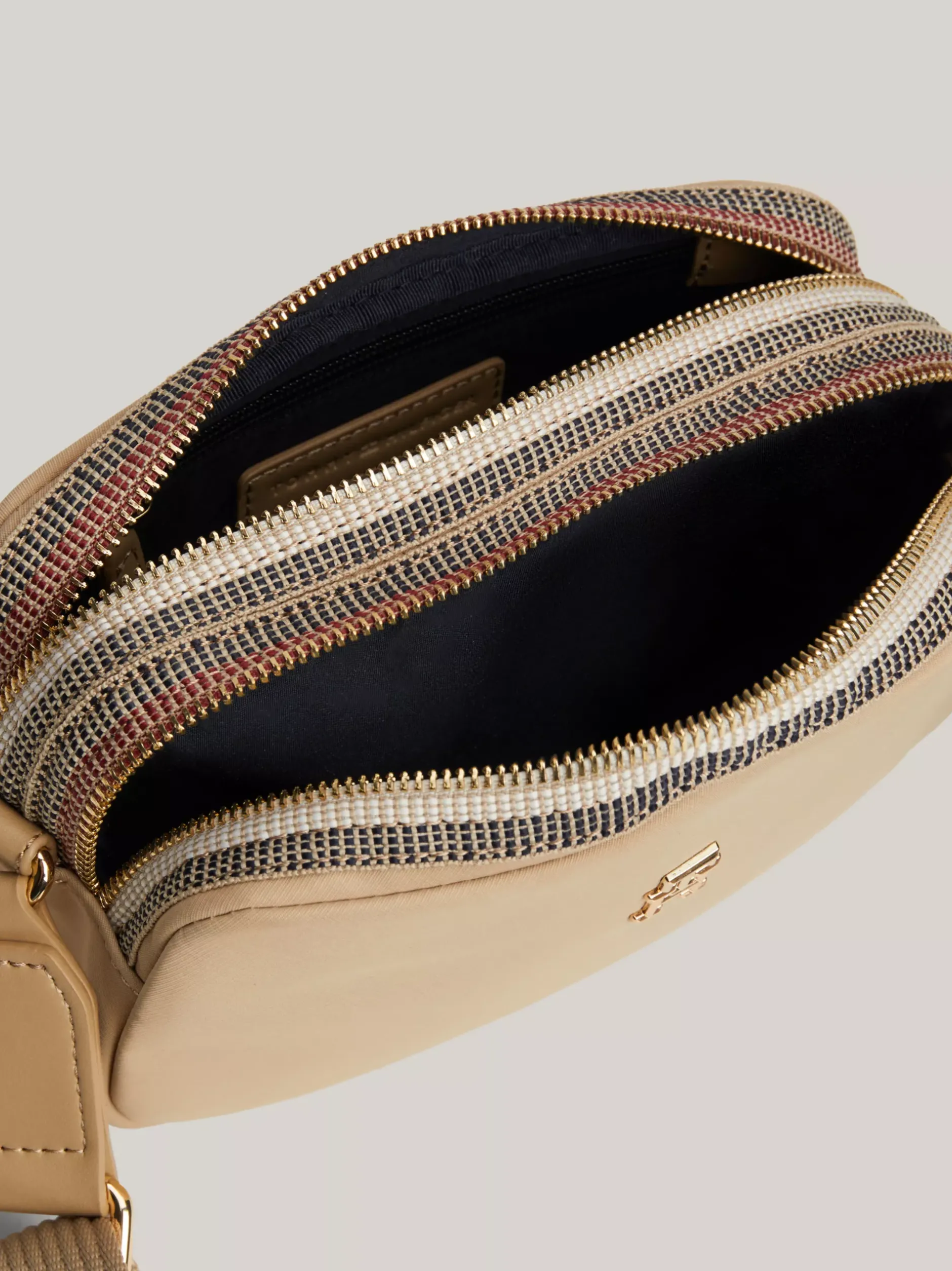 Torebki Na Pasku*Tommy Hilfiger Kompaktowa Torebka Z Sygnowanym Zamkiem BEIGE