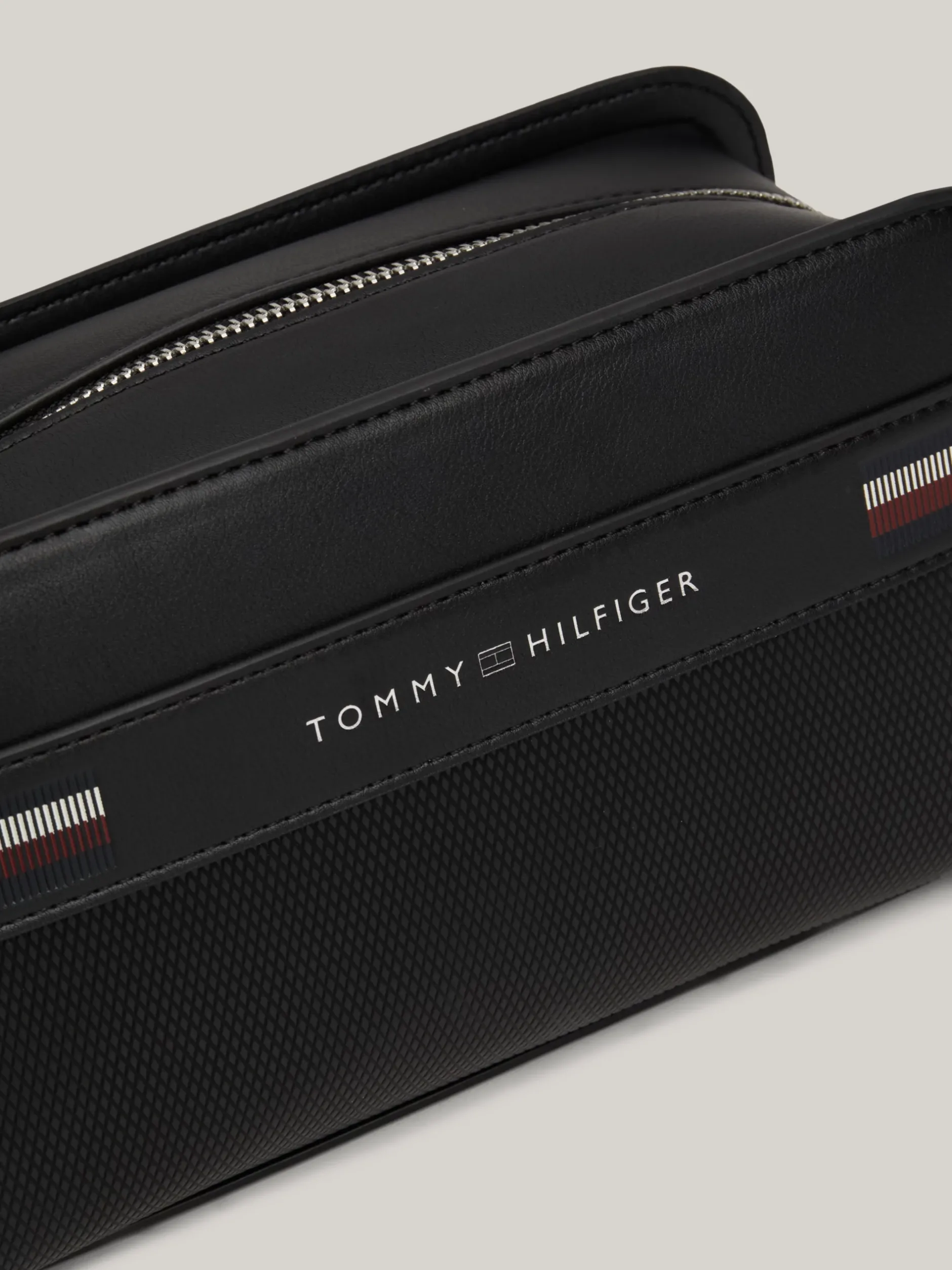 Kosmetyczki*Tommy Hilfiger Kosmetyczka Corporate W Pudełku Prezentowym BLACK