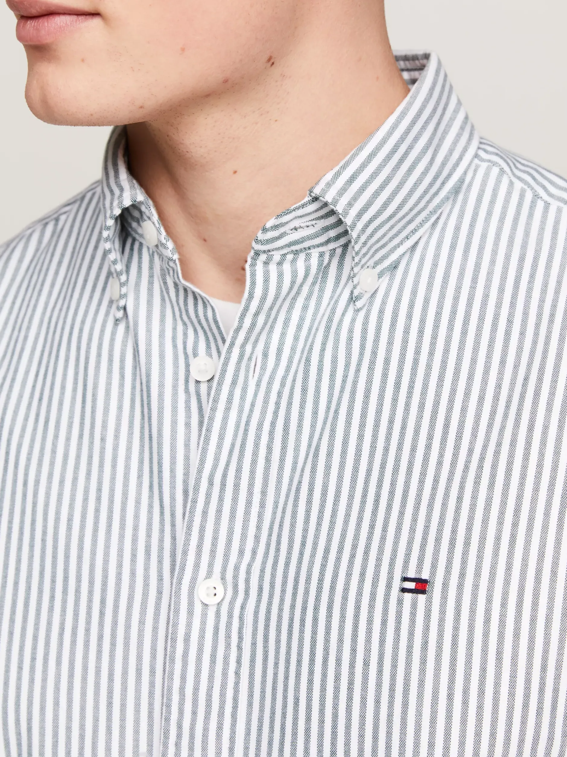 Koszule*Tommy Hilfiger Koszula Heritage Z Bawełny Oxford W Paski ORNAMENTAL GREEN / OPTIC WHITE