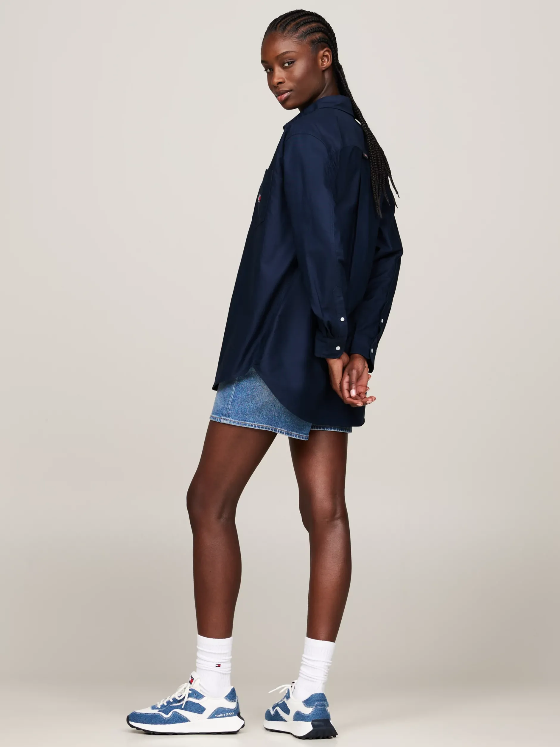 Koszule & Bluzki*Tommy Hilfiger Koszula O Kroju Boyfriend Z Naszywką DARK NIGHT NAVY