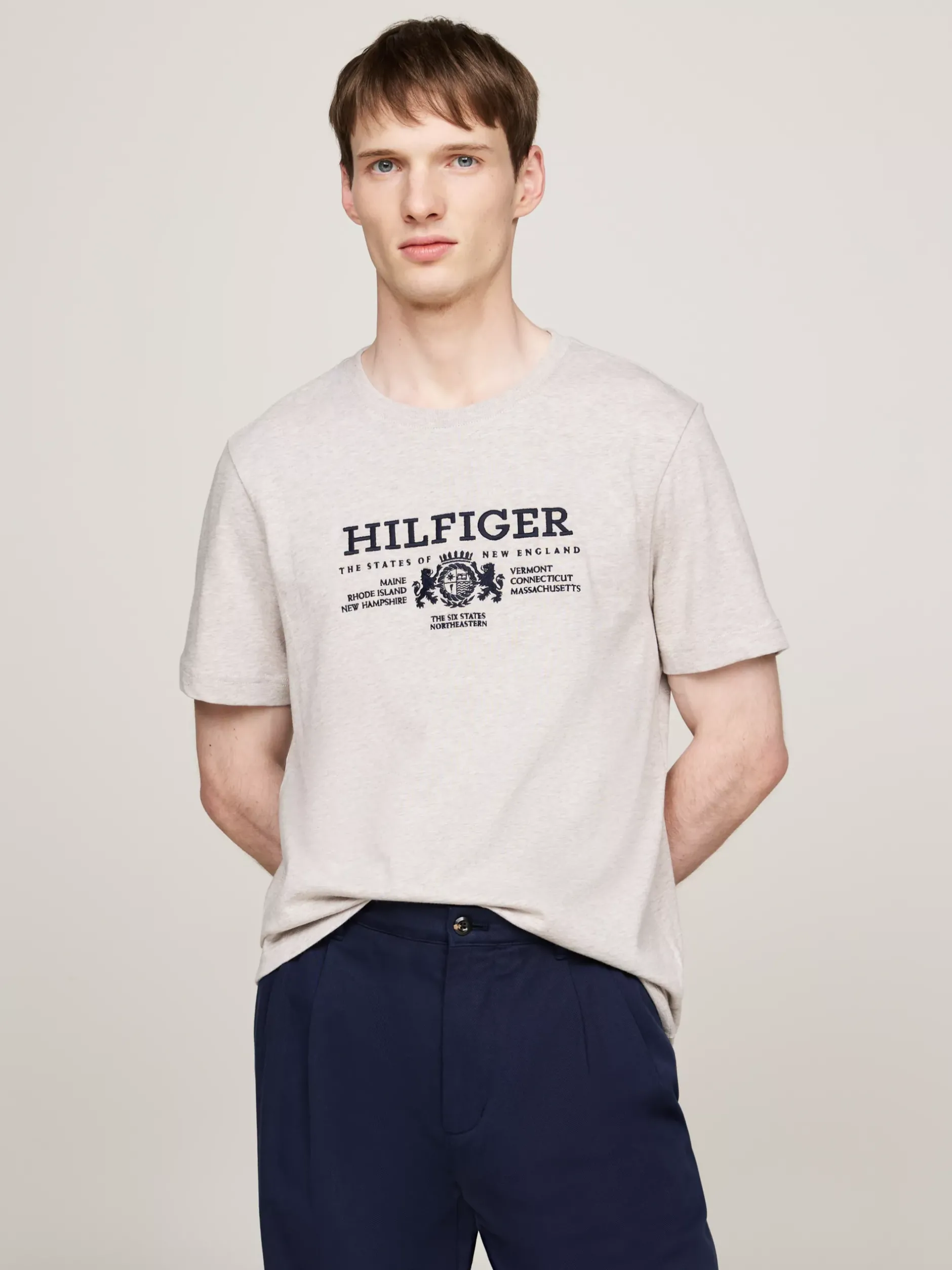 T-Shirty*Tommy Hilfiger Koszulka Z Haftowanym Emblematem HEATHERED PEBBLE