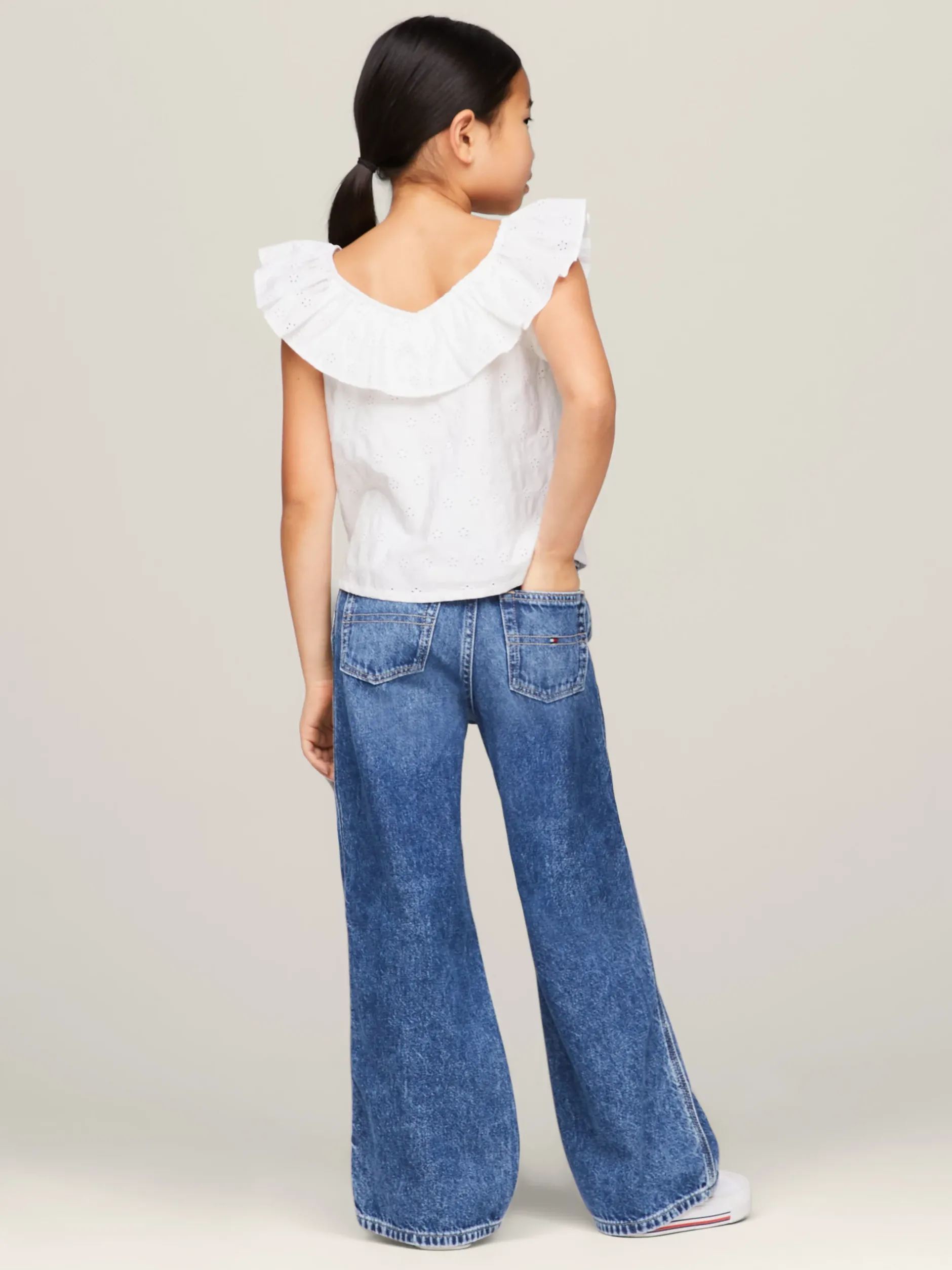 Topy I T-Shirty*Tommy Hilfiger Krótka Bluzka TH Monogram Z Haftem Angielskim WHITE