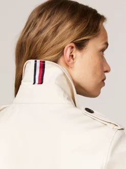 Kurtki & Płaszcze*Tommy Hilfiger Krótki Trencz O Fasonie Jednorzędowym DESERT SAND DUNE