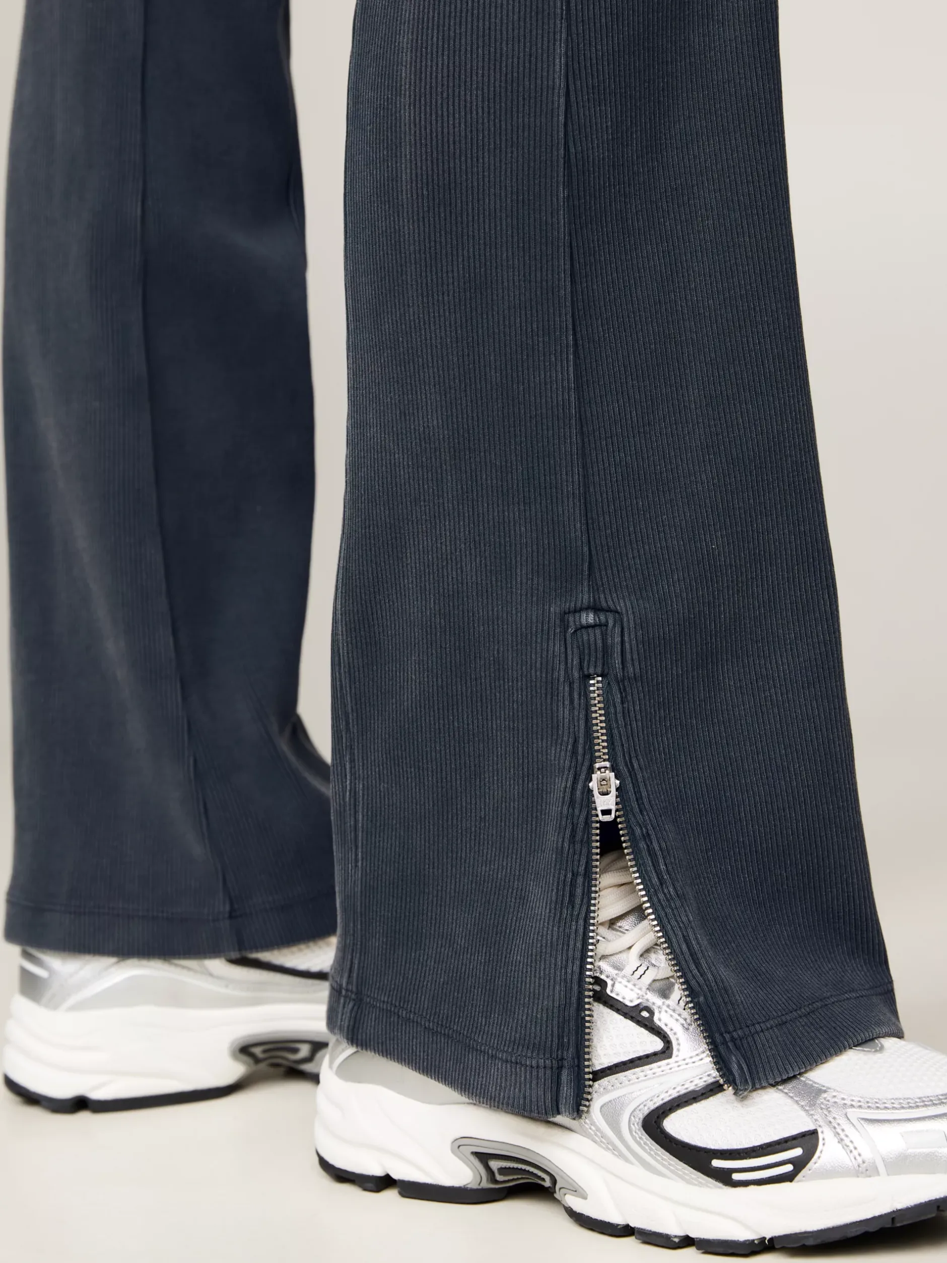 Spodnie*Tommy Hilfiger Legginsy Z Rozszerzanymi Nogawkami Z Zamkami WET SLATE