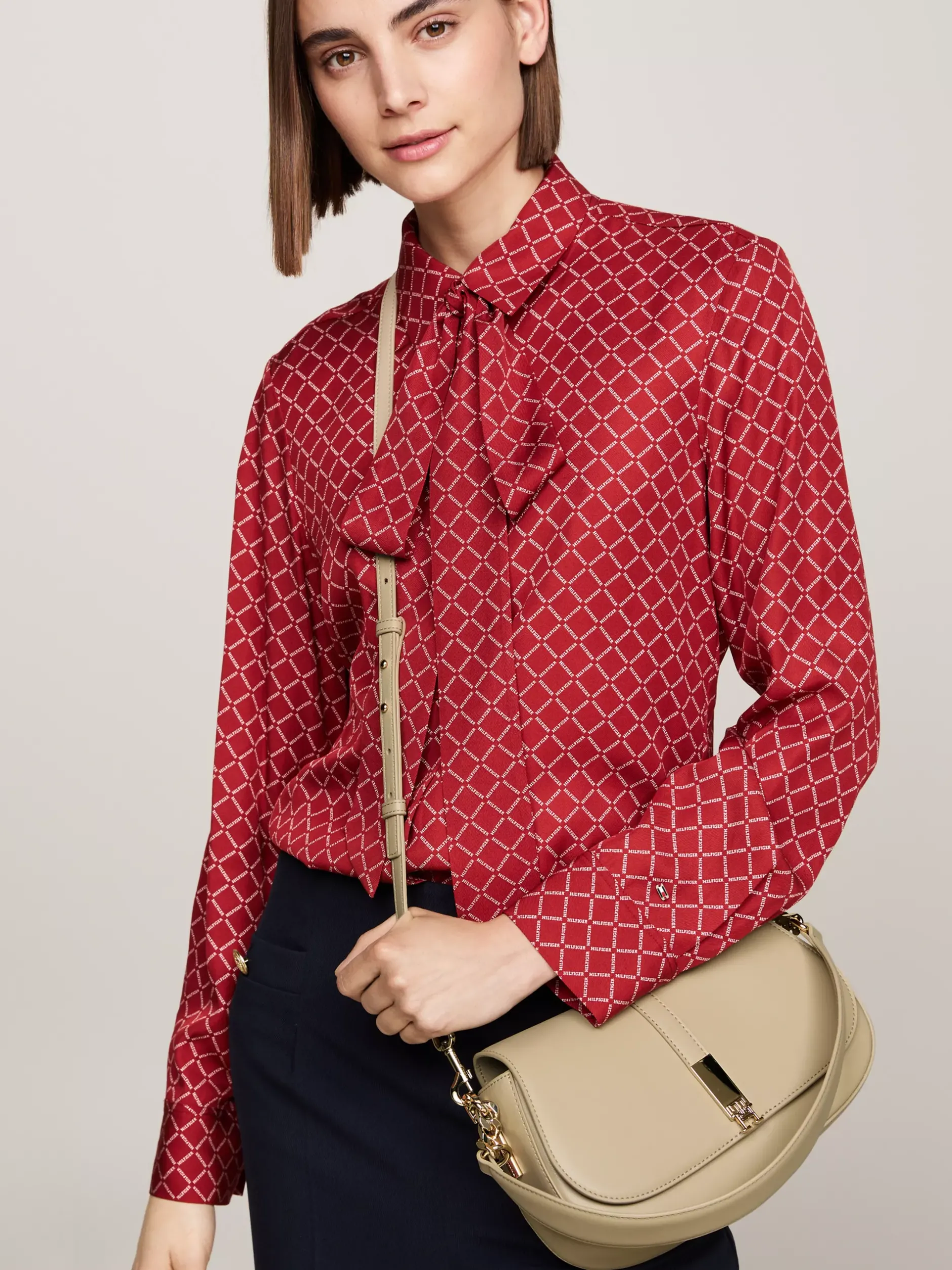 Torby Na Ramię*Tommy Hilfiger Listonoszka Heritage Z Monogramem TH BEIGE