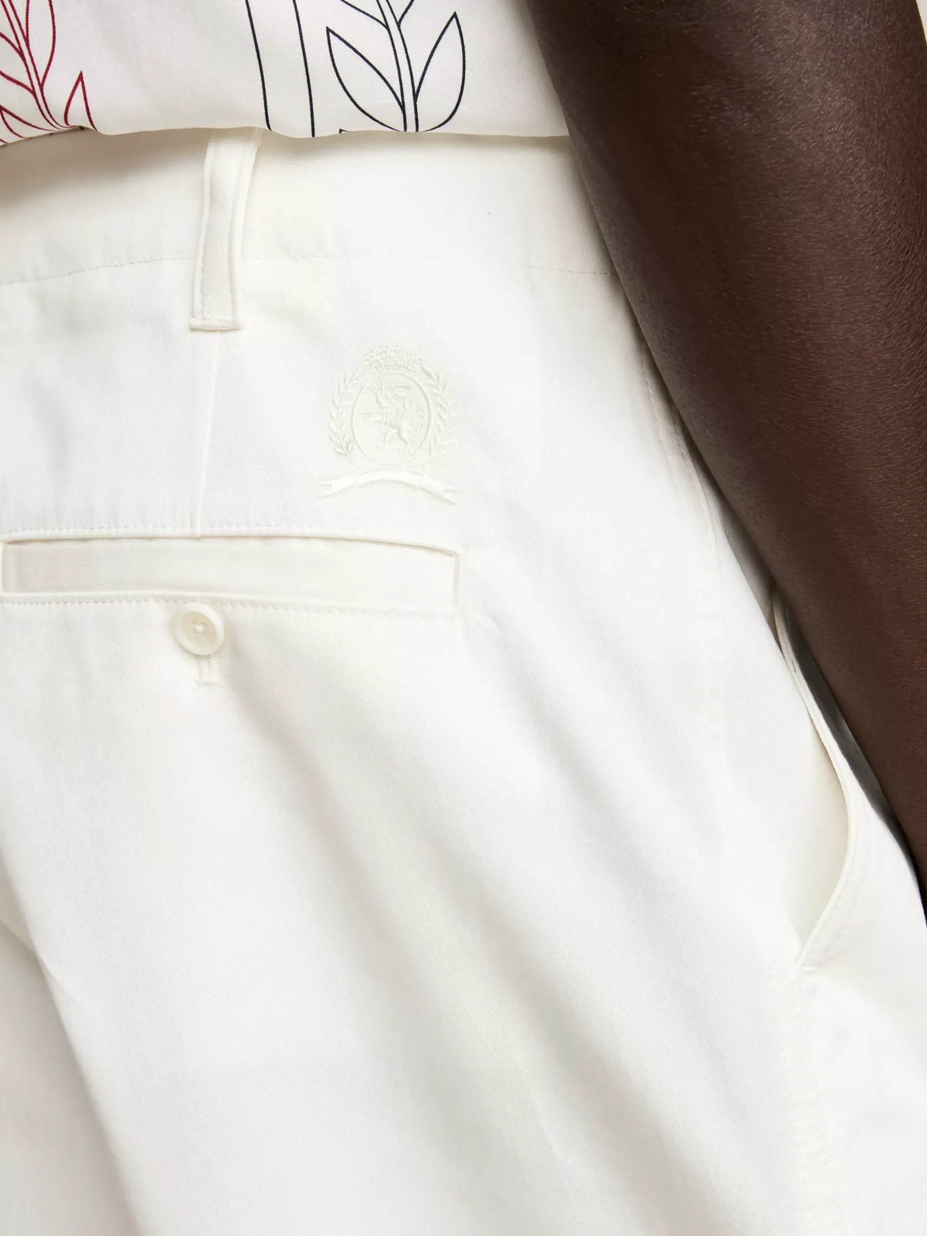 Spodnie*Tommy Hilfiger Luźne Chinosy Z Emblematem IVORY