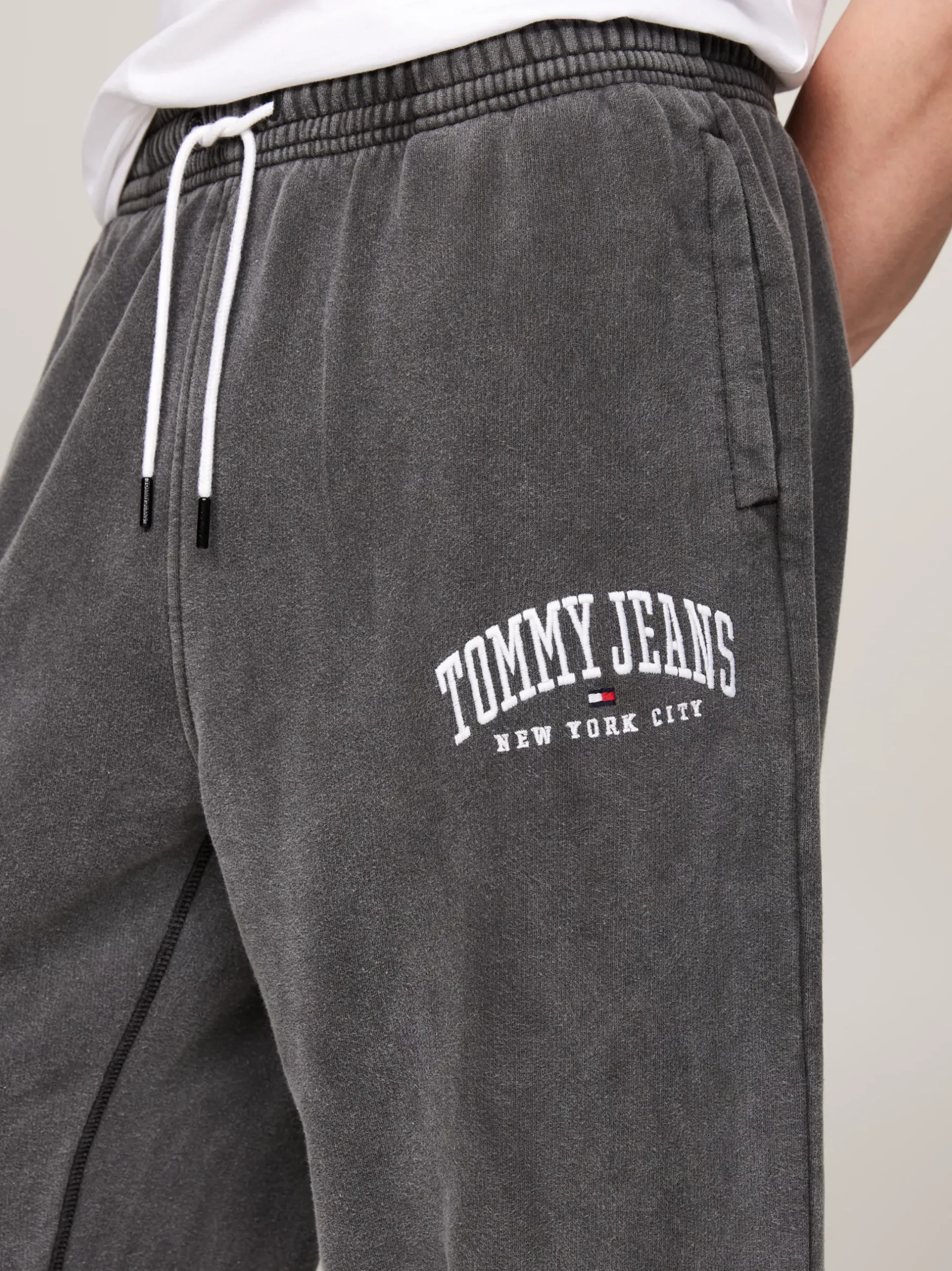 Spodnie*Tommy Hilfiger Luźne Joggery W Uczelnianym Stylu BLACK