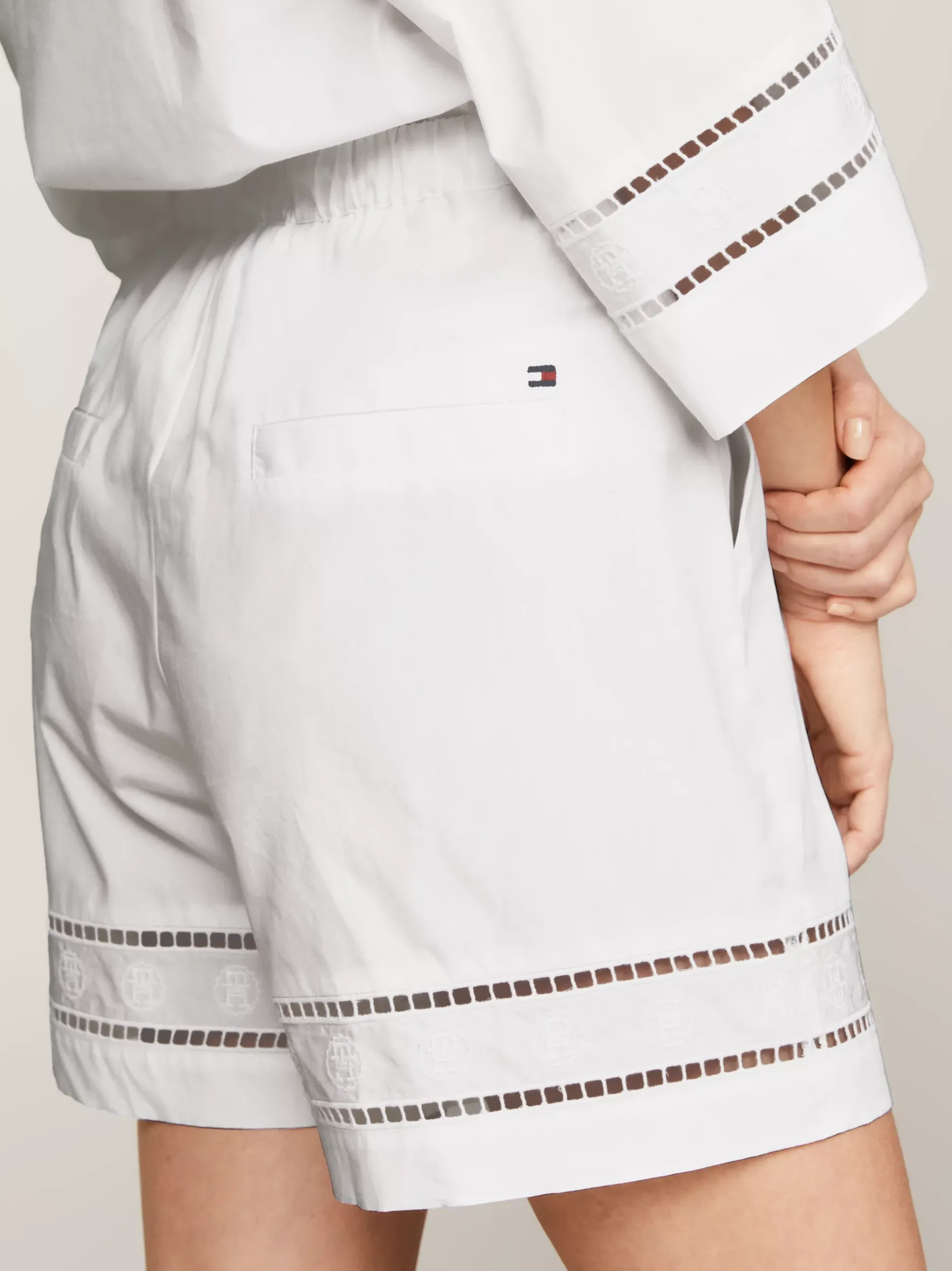 Szorty*Tommy Hilfiger Luźne Szorty Z Haftem Angielskim I Monogramem TH TH OPTIC WHITE