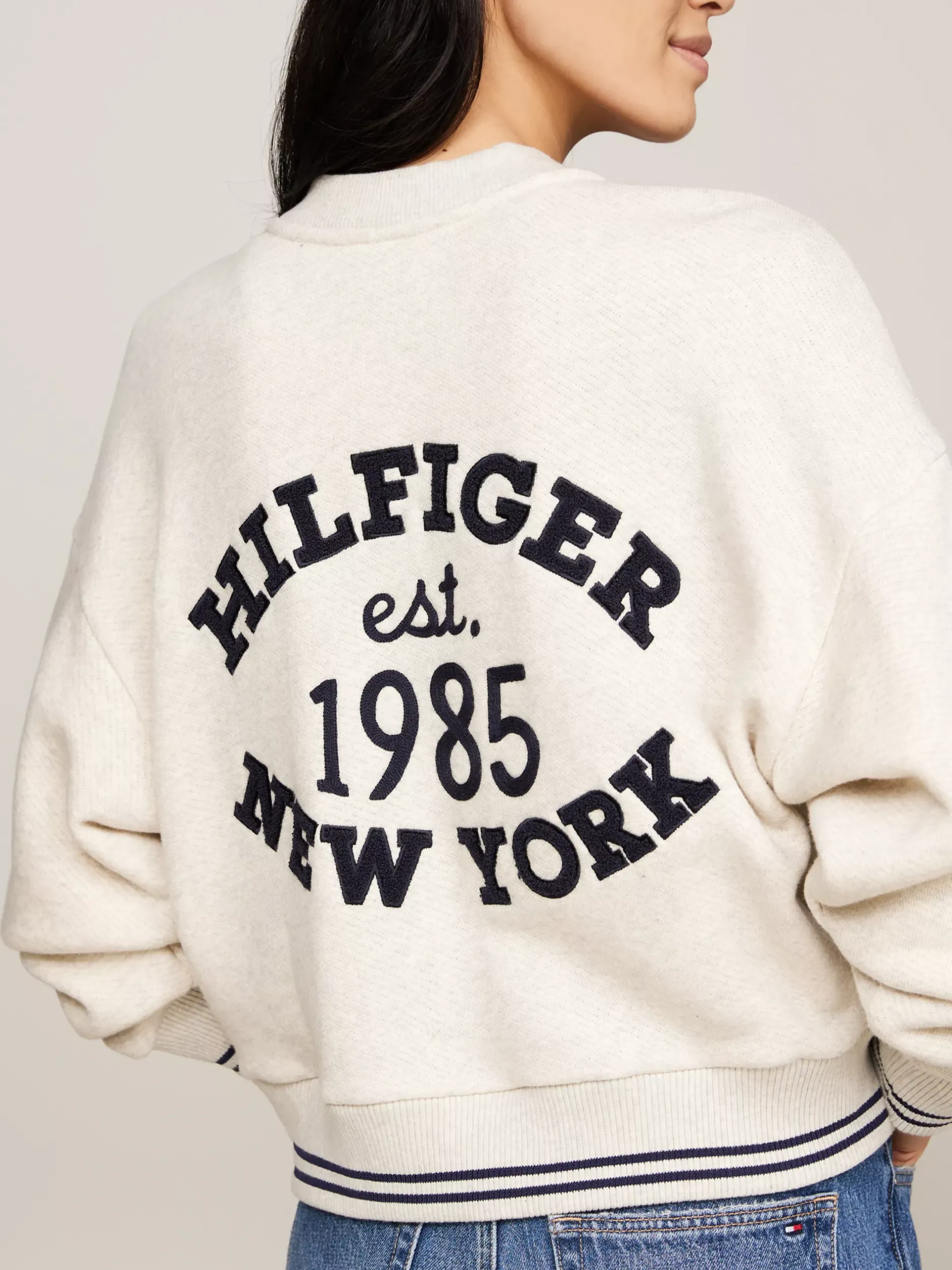 Bluzy Dresowe & Z Kapturem*Tommy Hilfiger Luźny Sweter Z Zapięciem Na Zamek I Logo ANCIENT WHITE