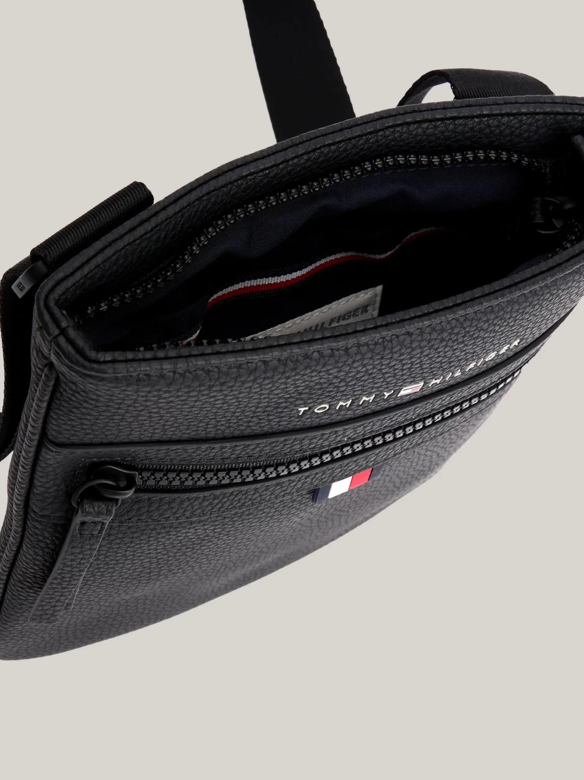 Torebki Na Pasku*Tommy Hilfiger Mała Torba Na Ramię Z Kolekcji Essential BLACK