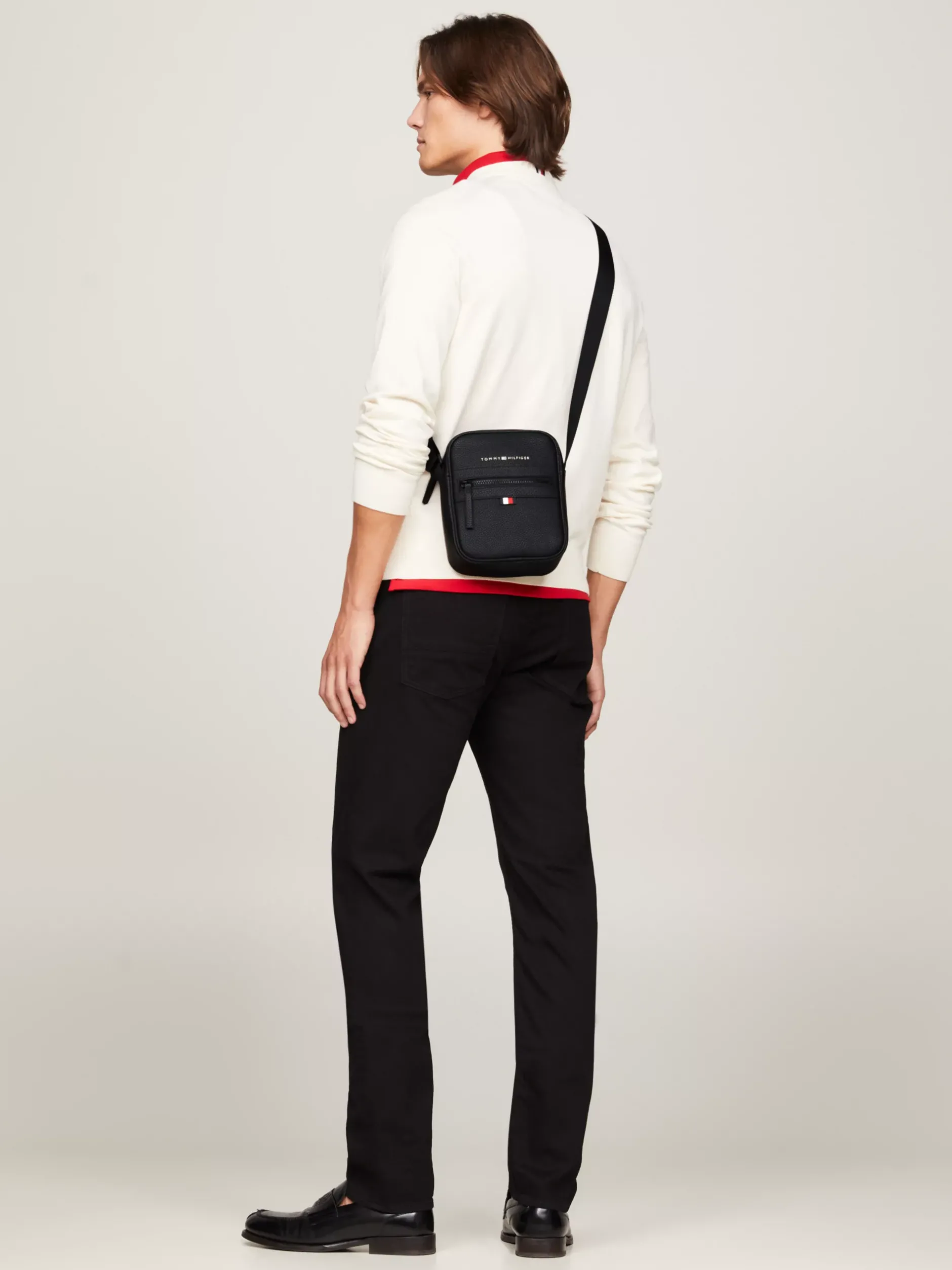 Torebki Na Pasku*Tommy Hilfiger Mała Torba Reporterka Z Kolekcji Essential BLACK