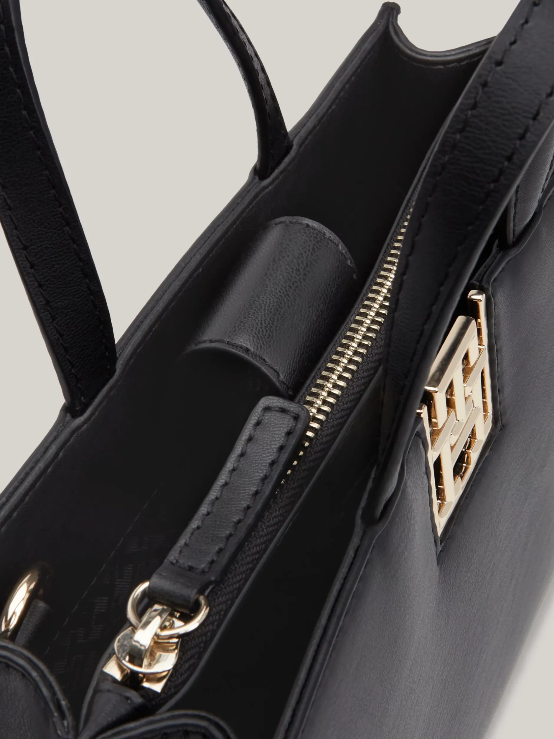 Torebki Tote*Tommy Hilfiger Mała Torba Typu Tote Z Paskiem Na Ramię BLACK