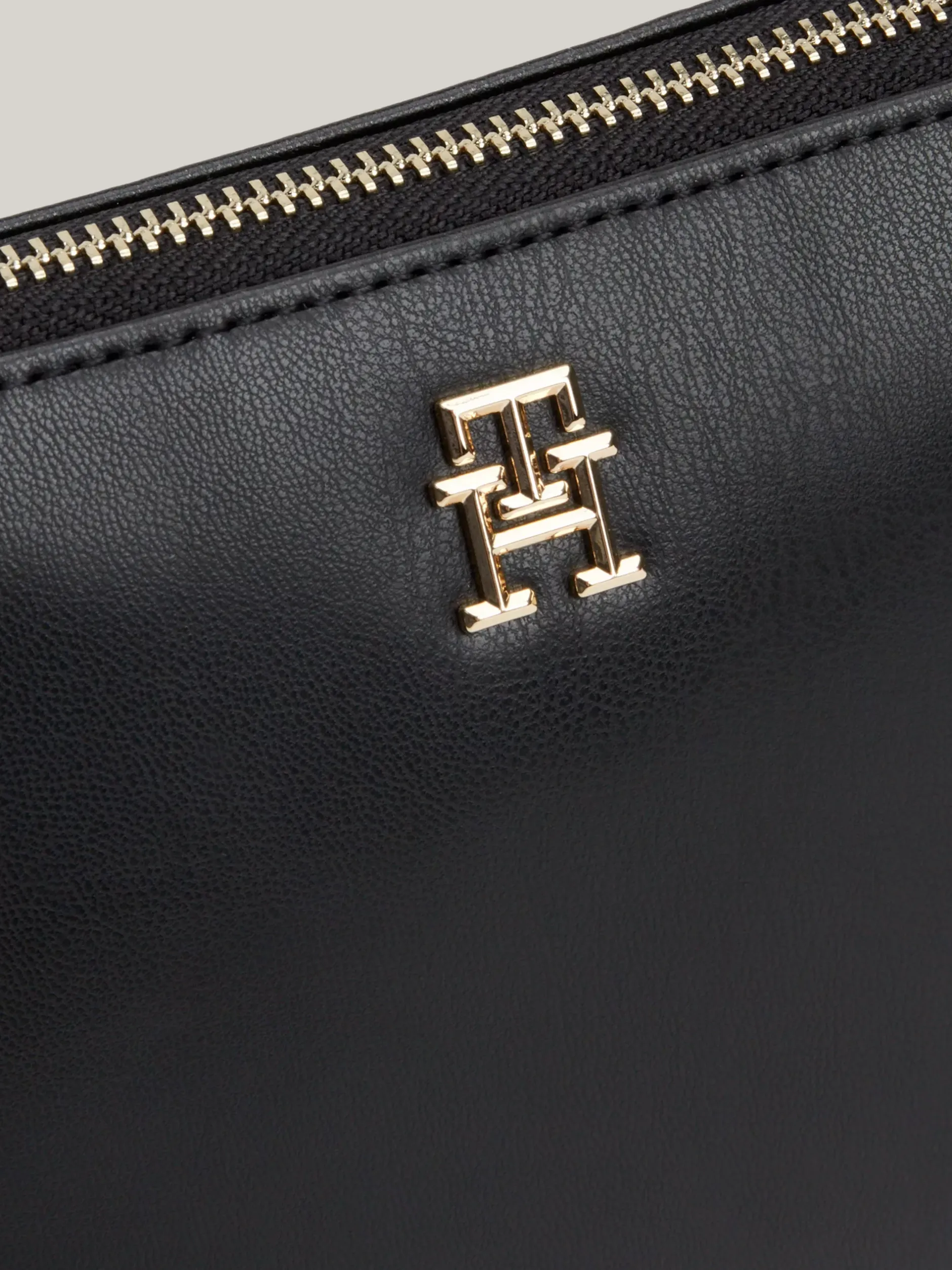 Torebki Na Pasku*Tommy Hilfiger Miękka Kosmetyczka Z Monogramem TH BLACK