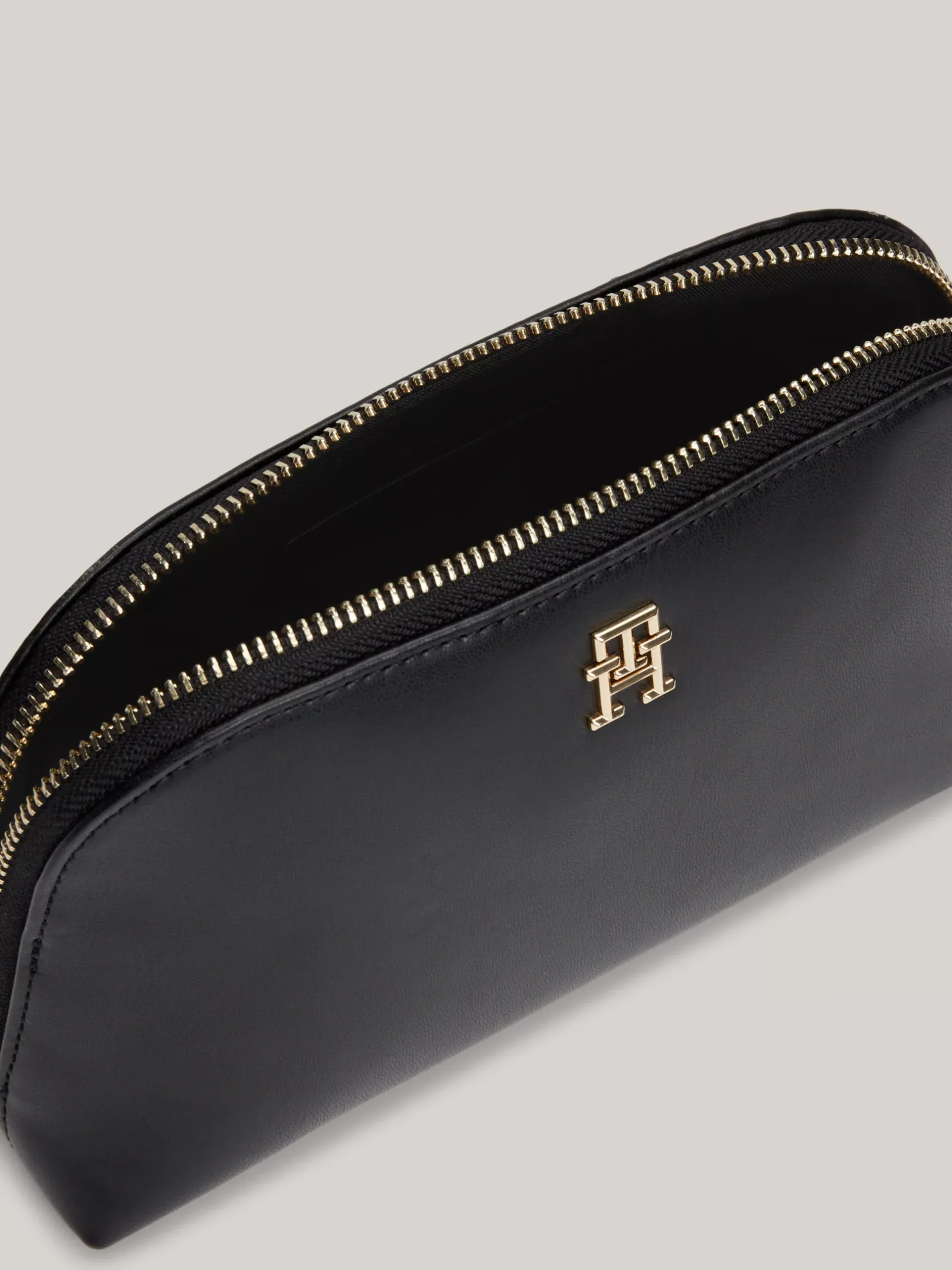 Torebki Na Pasku*Tommy Hilfiger Miękka Kosmetyczka Z Monogramem TH BLACK