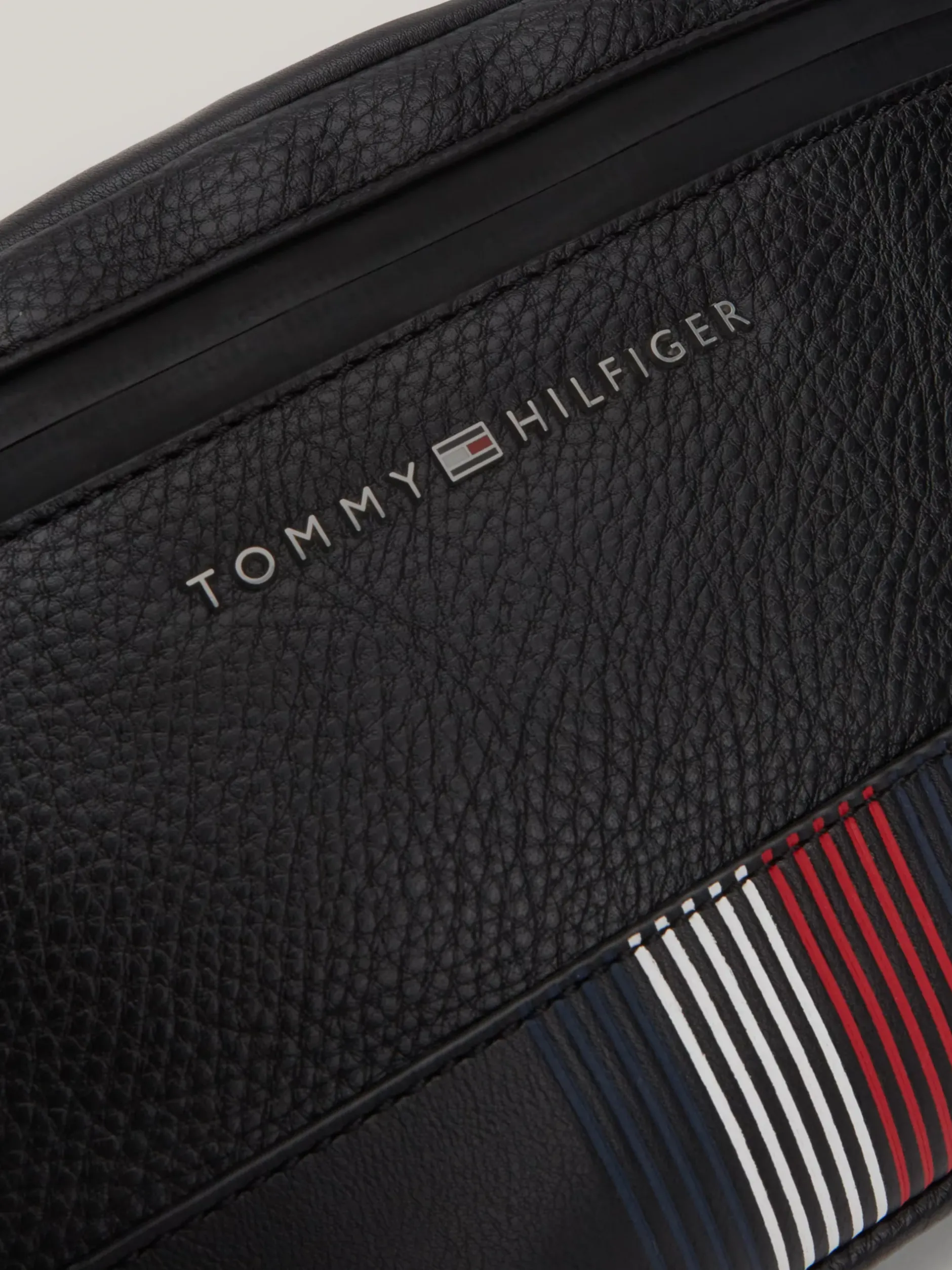 Torebki Na Pasku*Tommy Hilfiger Nerka Z Metalowym Logo BLACK