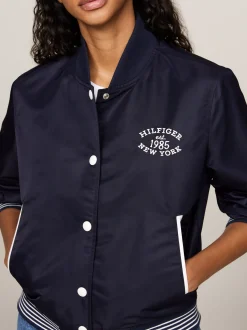 Kurtki & Płaszcze*Tommy Hilfiger Nieprzemakalna Kurtka Bomber W Stylu Varsity DESERT SKY