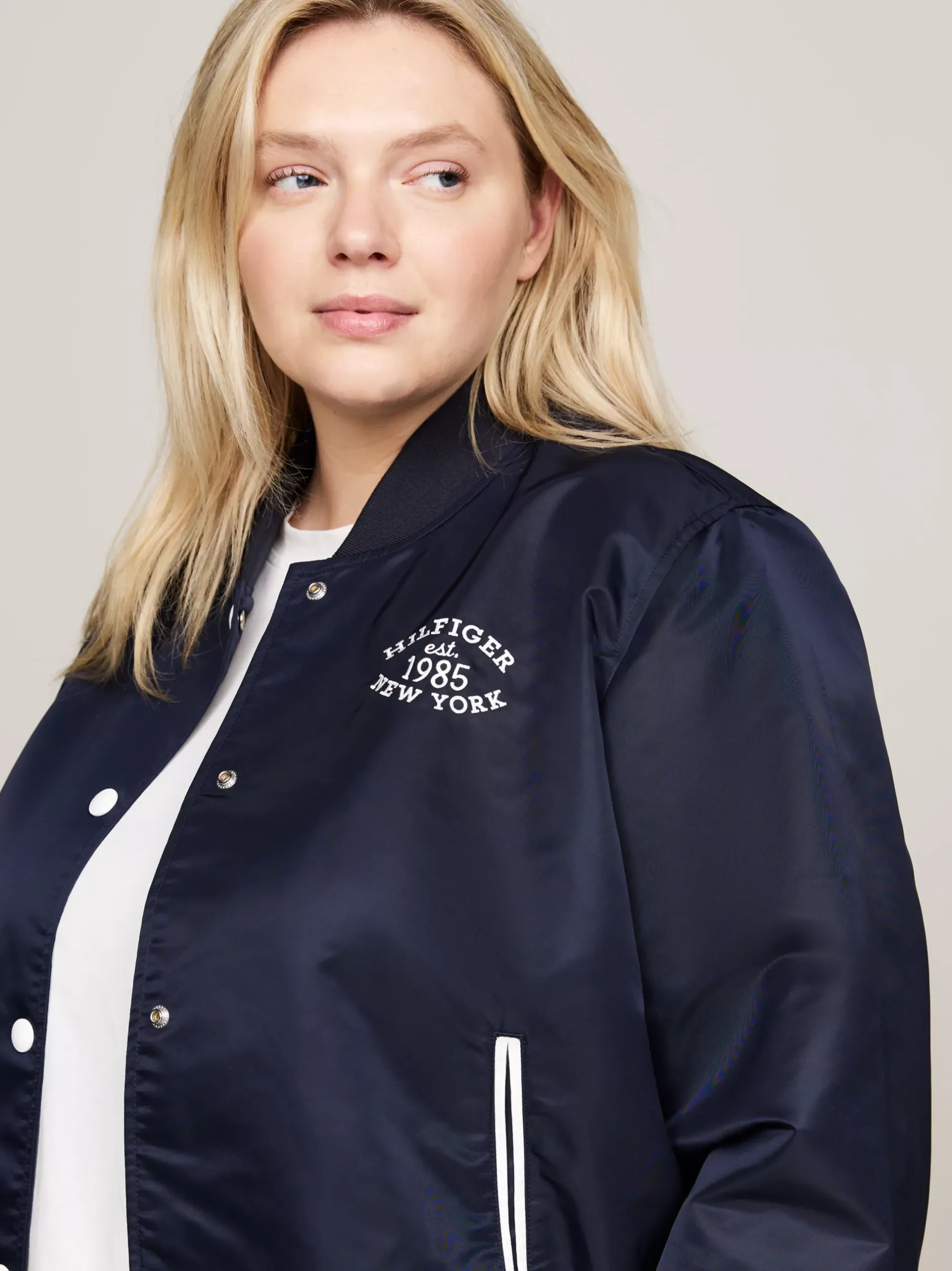 Kurtki & Płaszcze*Tommy Hilfiger Nieprzemakalna Kurtka Bomber Curve Varsity DESERT SKY