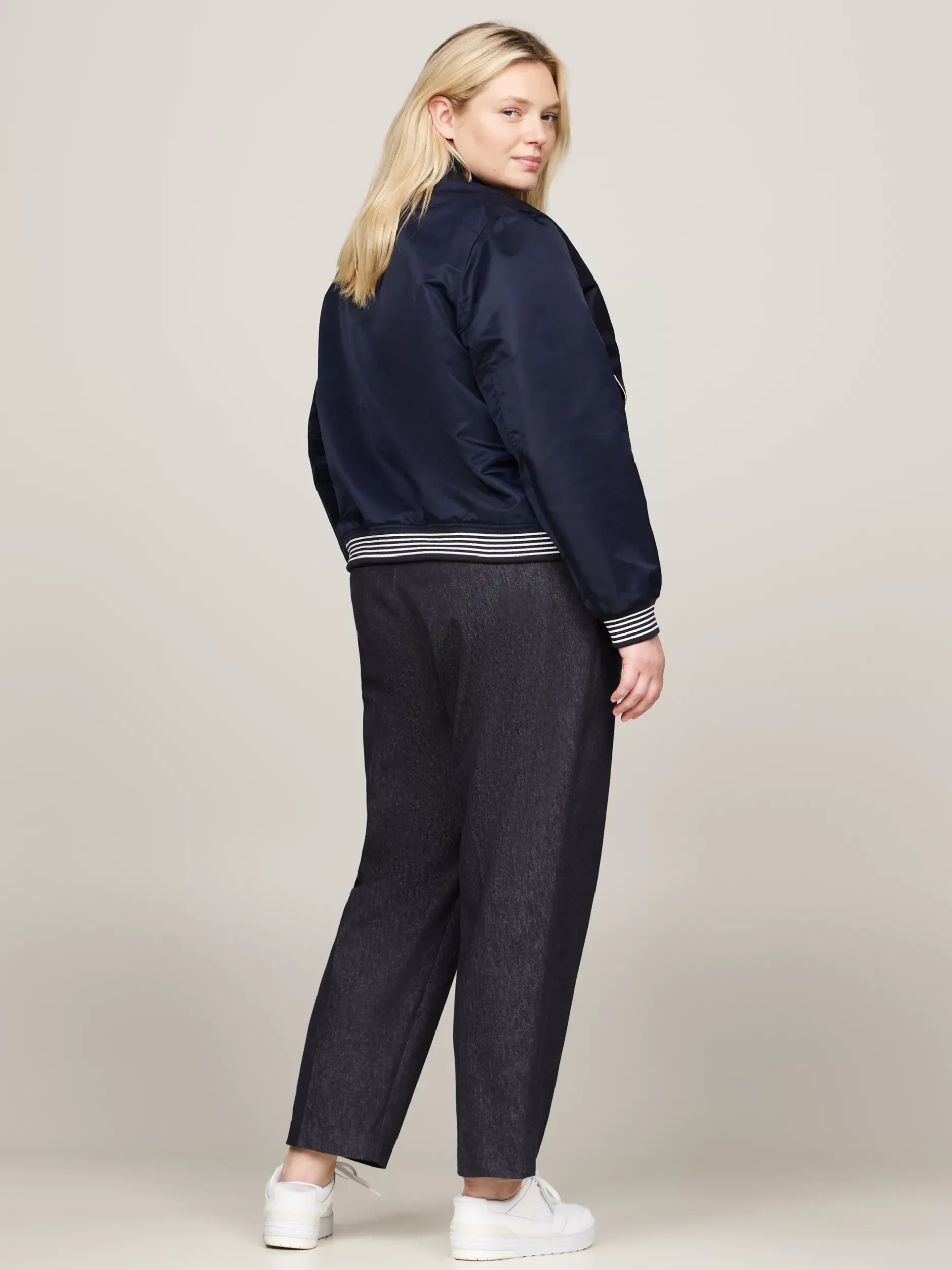 Kurtki & Płaszcze*Tommy Hilfiger Nieprzemakalna Kurtka Bomber Curve Varsity DESERT SKY